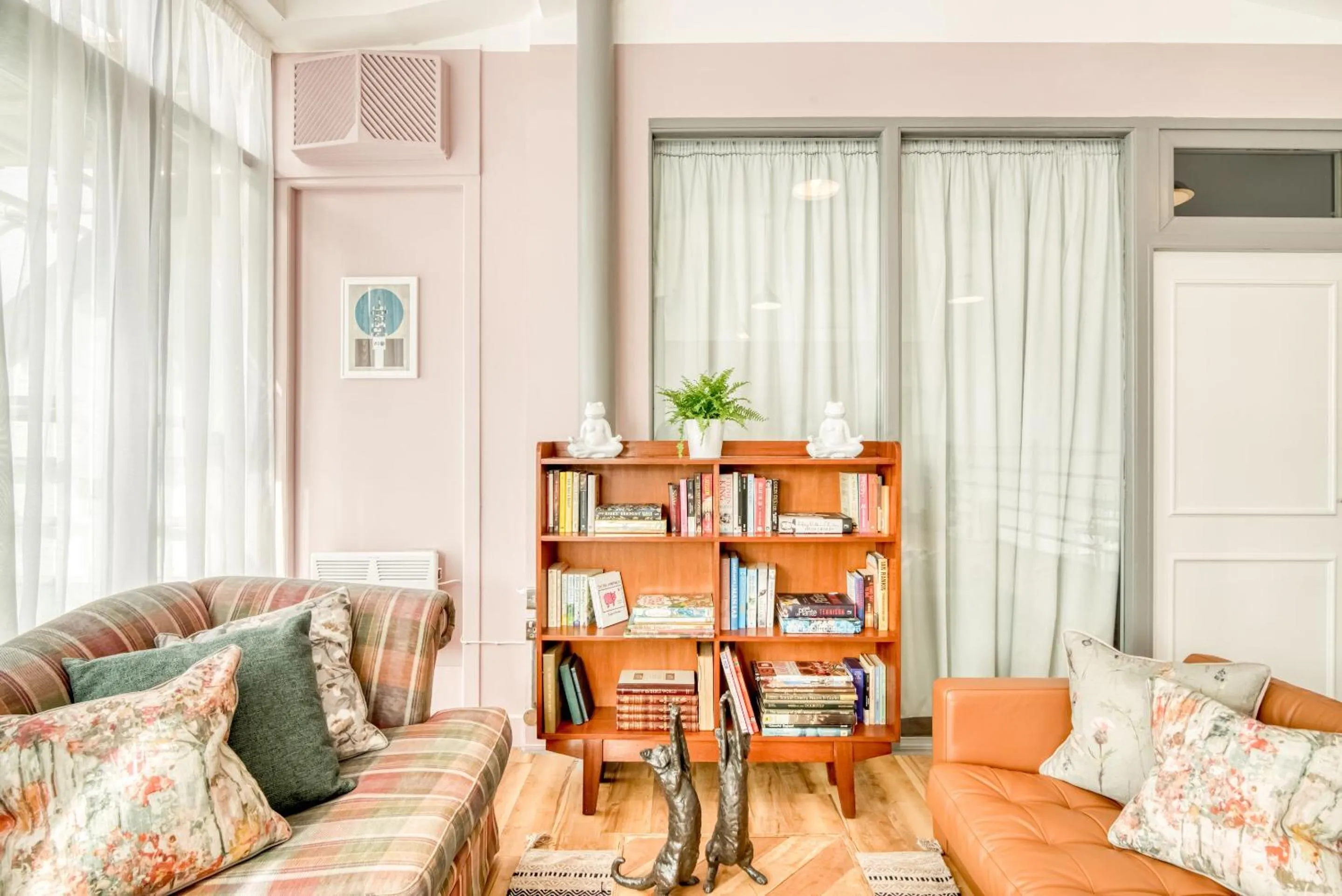 Communal lounge/ TV room in PH Hostel Birmingham