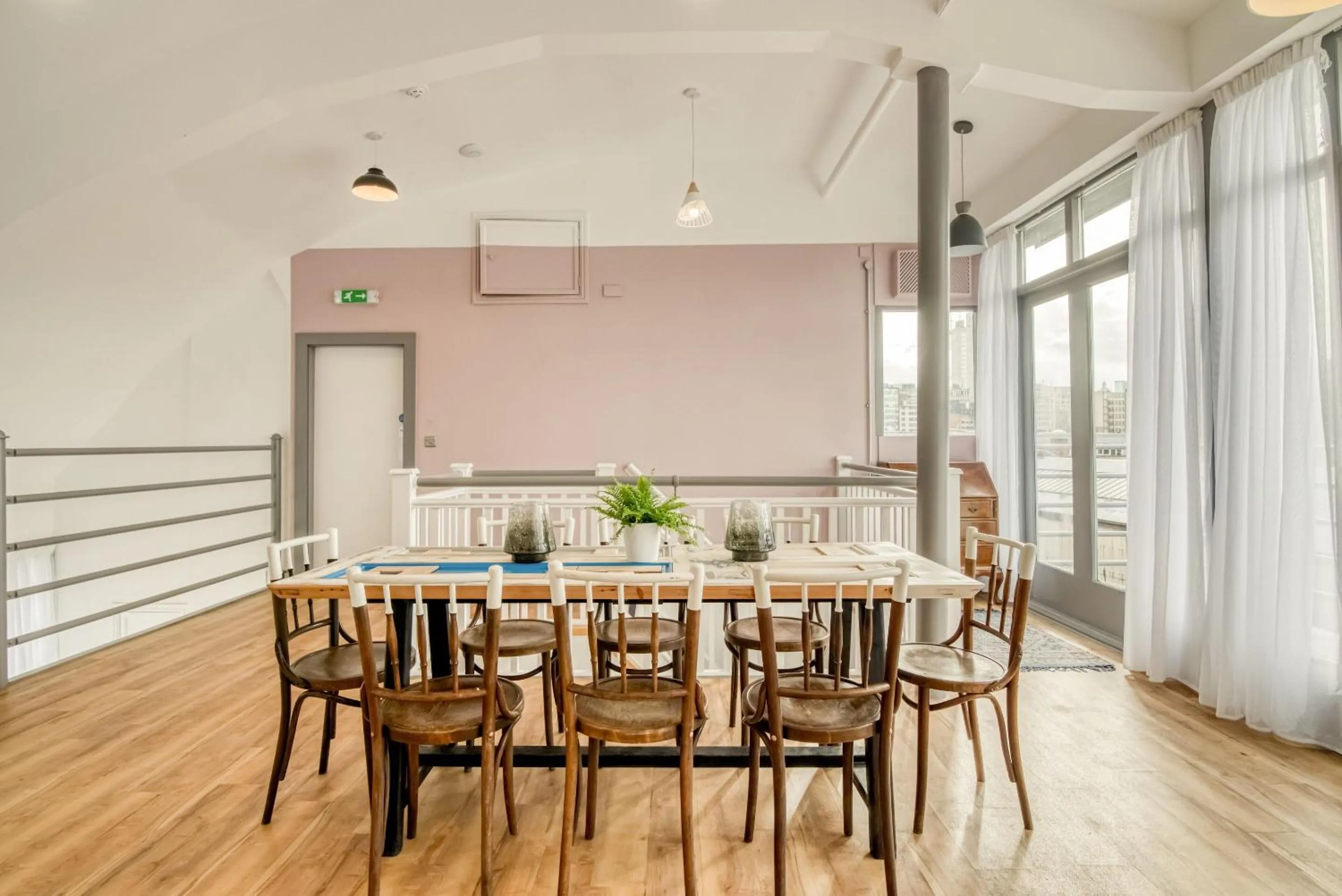 Communal kitchen in PH Hostel Birmingham