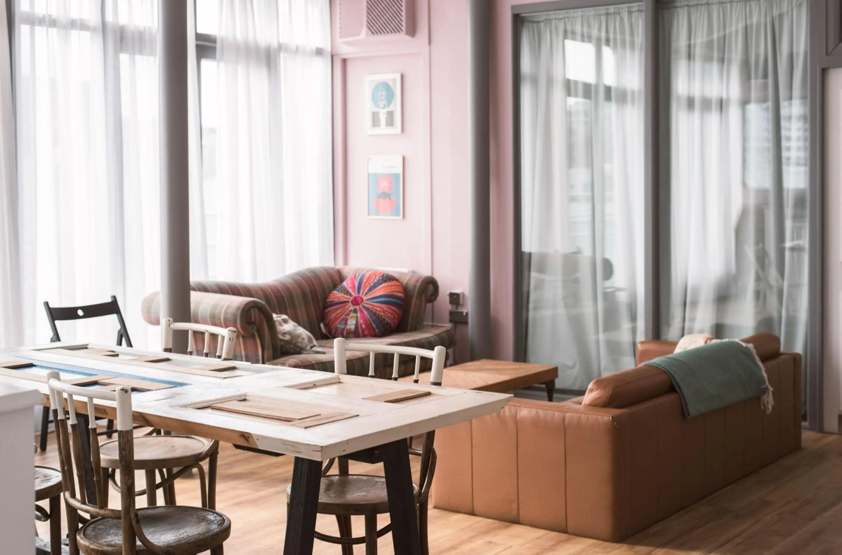 Communal lounge/ TV room in PH Hostel Birmingham