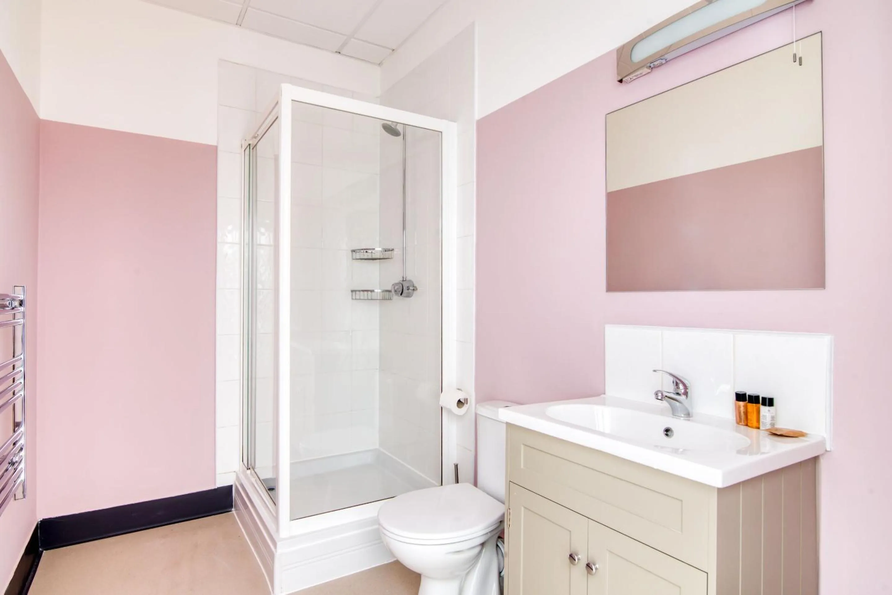 Shower in PH Hostel Birmingham