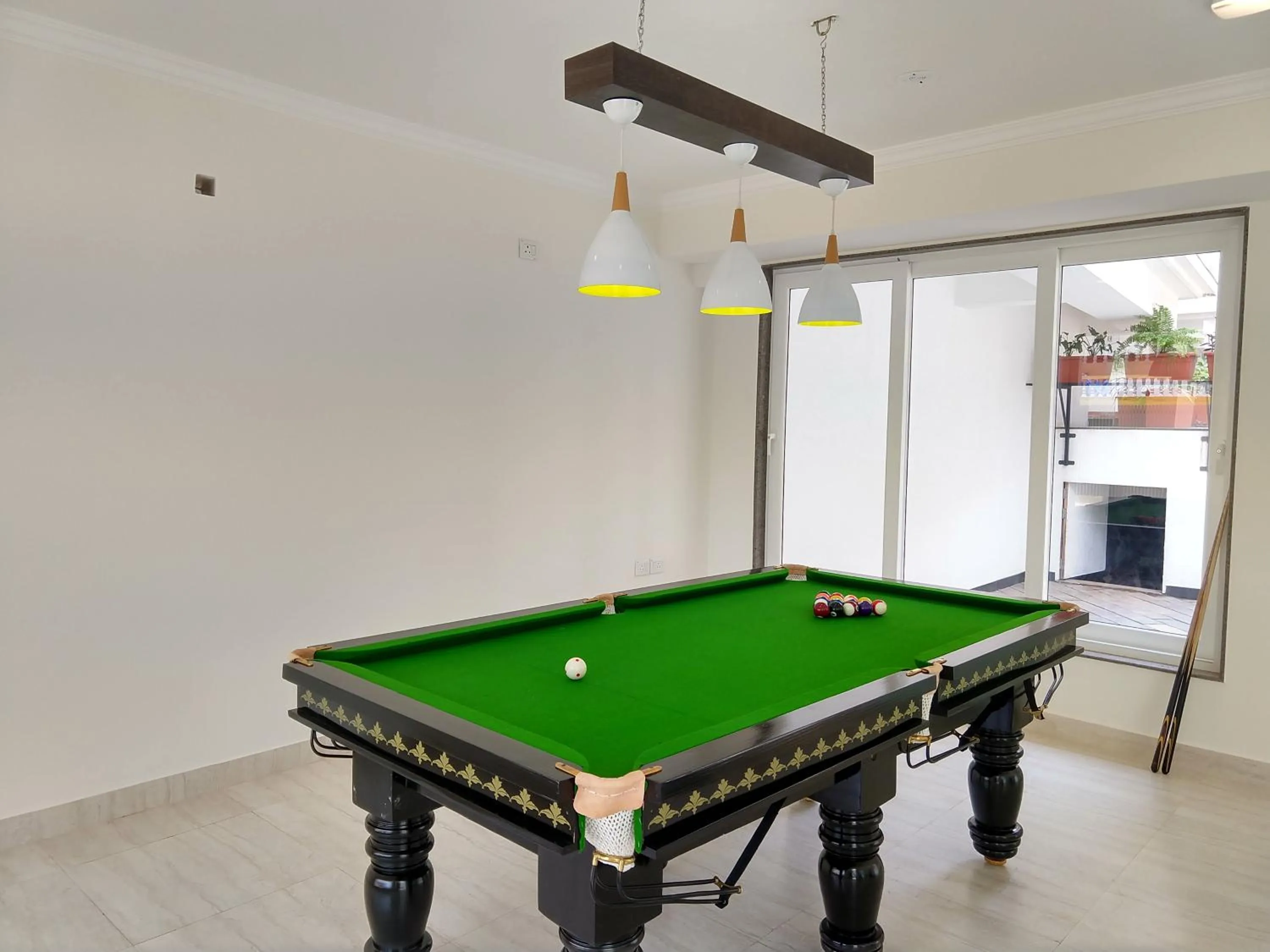 Billiard in Bellagio Rezidencia 1 BHK Service Apartments