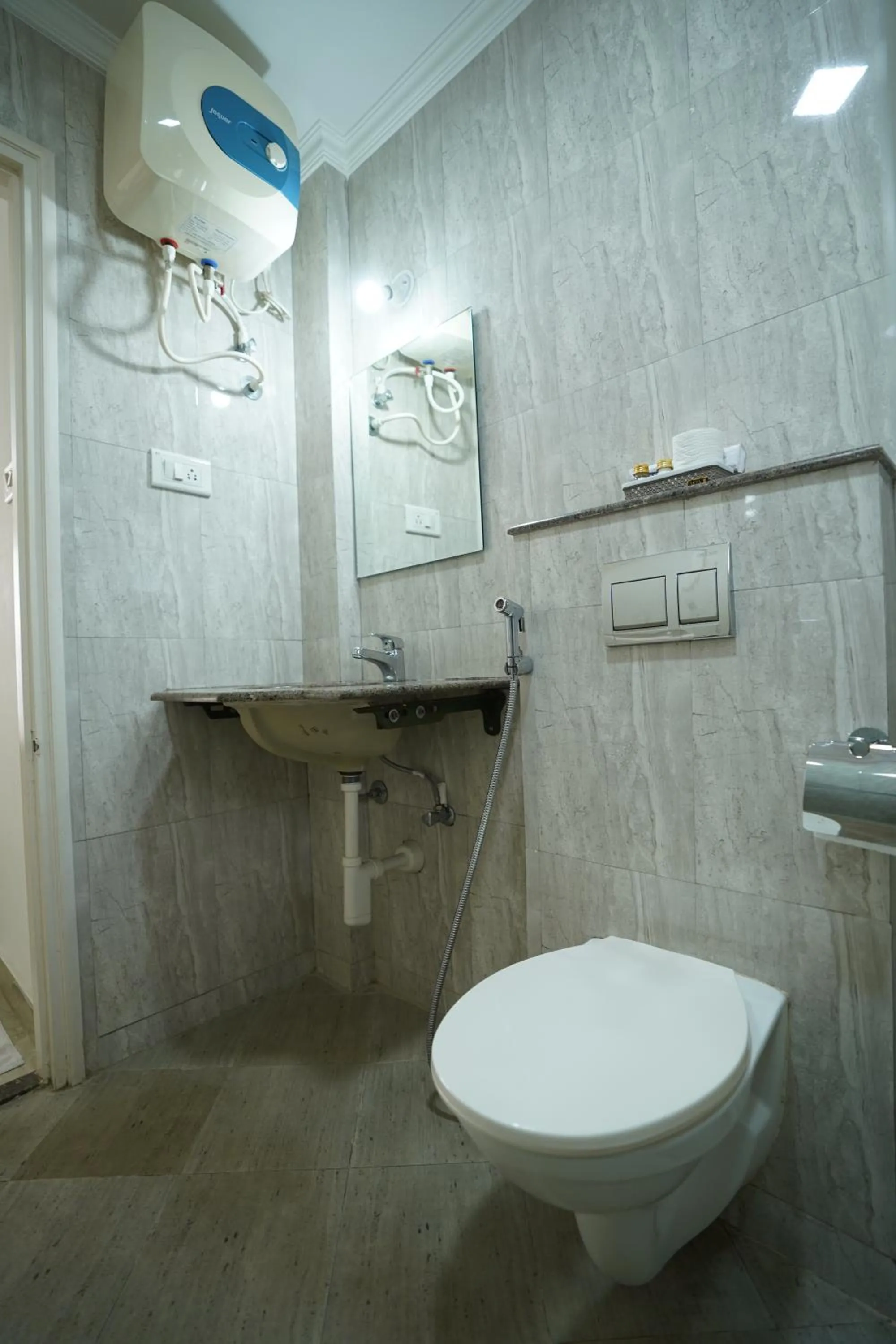 Bathroom in Bellagio Rezidencia 1 BHK Service Apartments