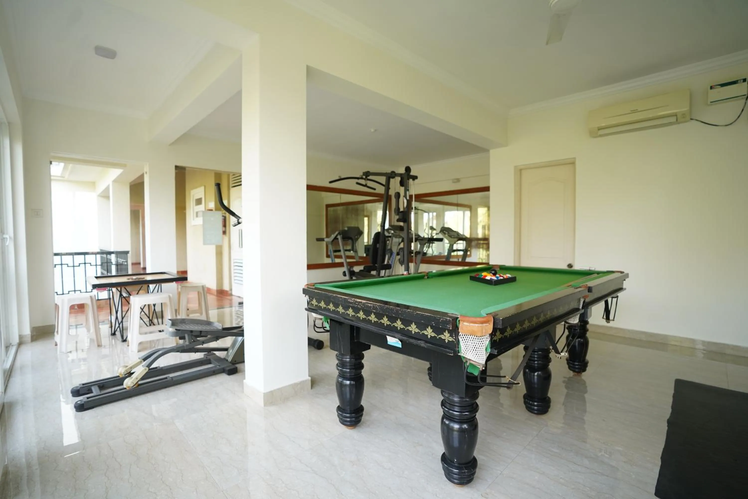 Billiard in Bellagio Rezidencia 1 BHK Service Apartments