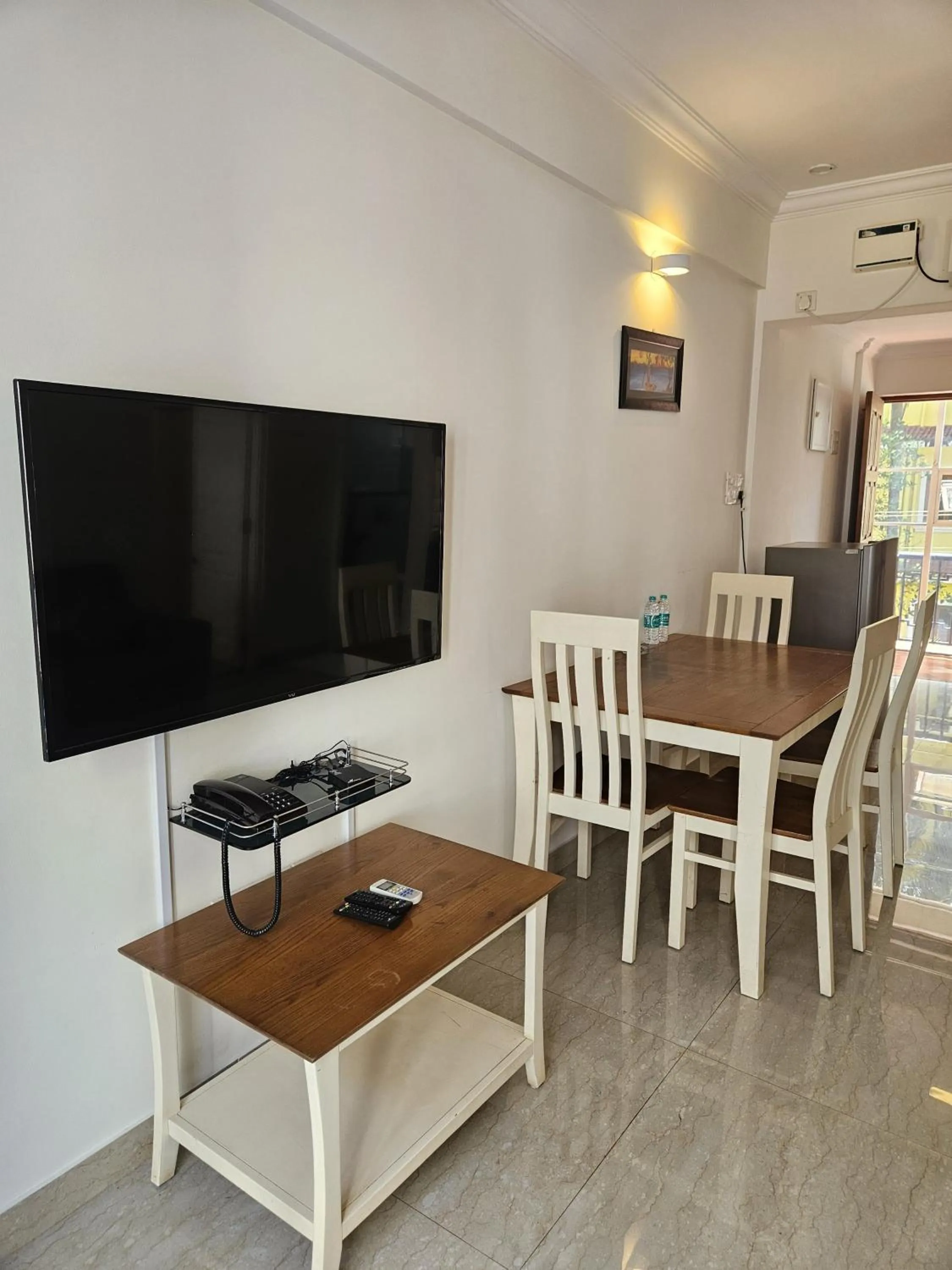 TV and multimedia in Bellagio Rezidencia 1 BHK Service Apartments