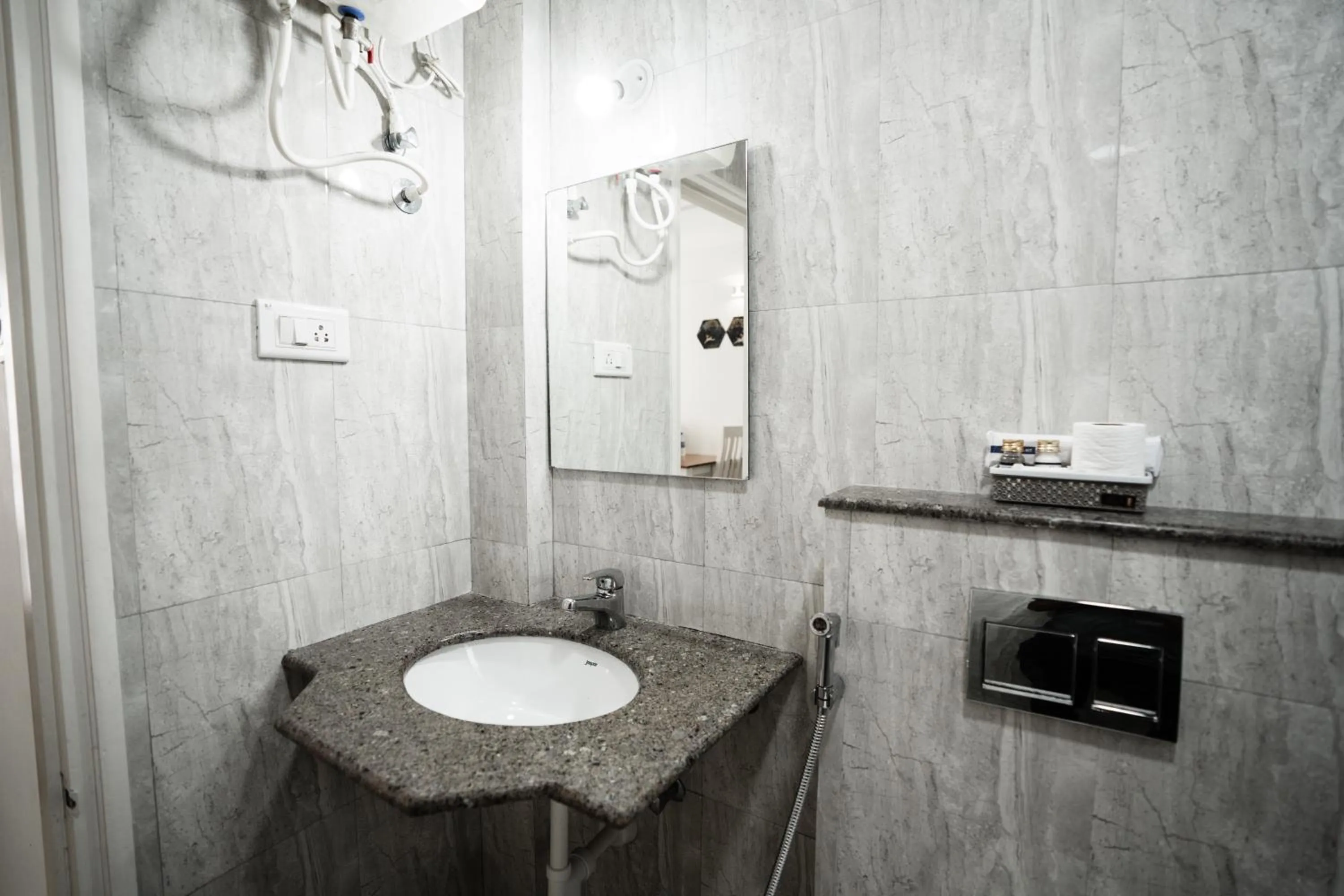Shower in Bellagio Rezidencia 1 BHK Service Apartments