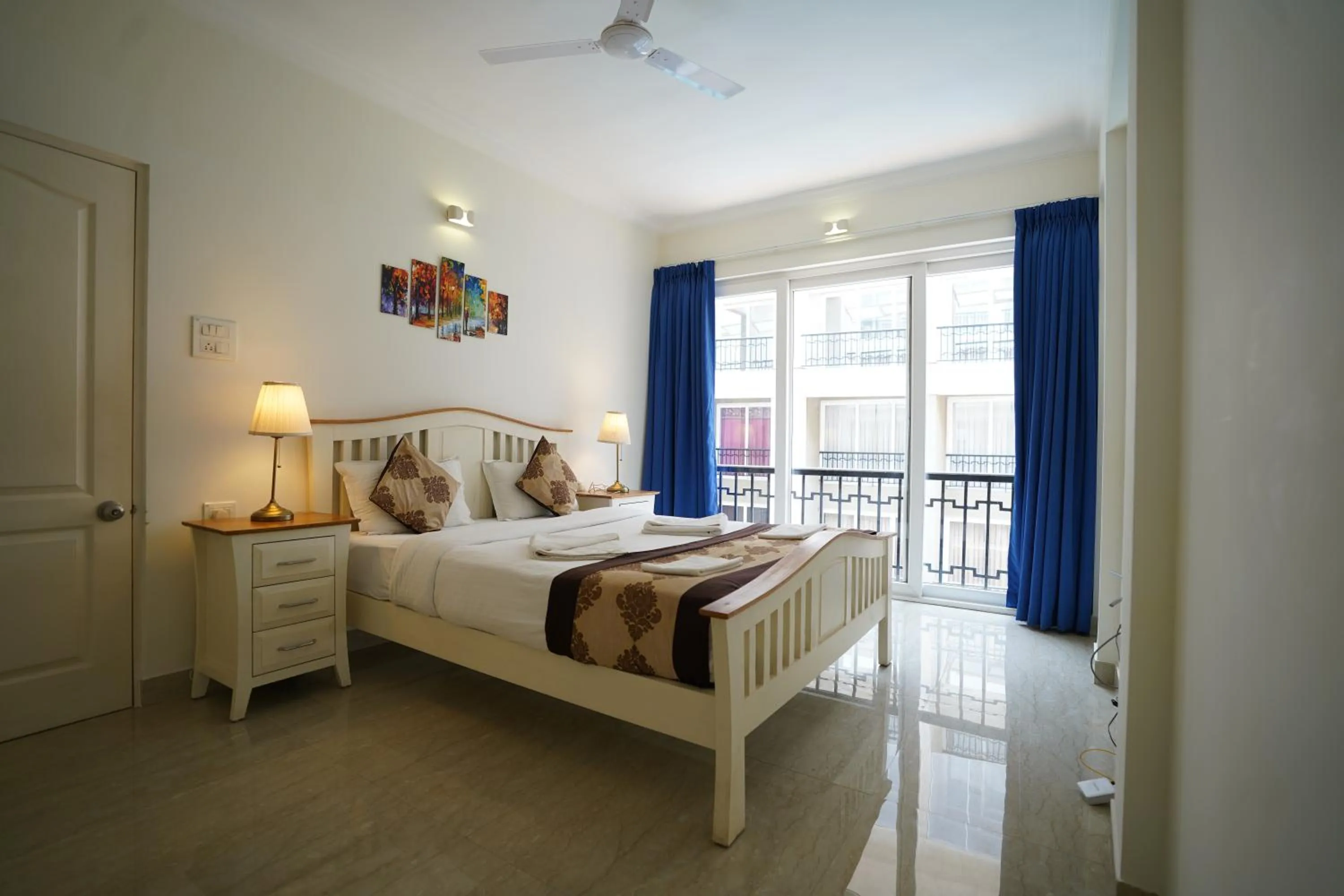 Bedroom, Bed in Bellagio Rezidencia 1 BHK Service Apartments