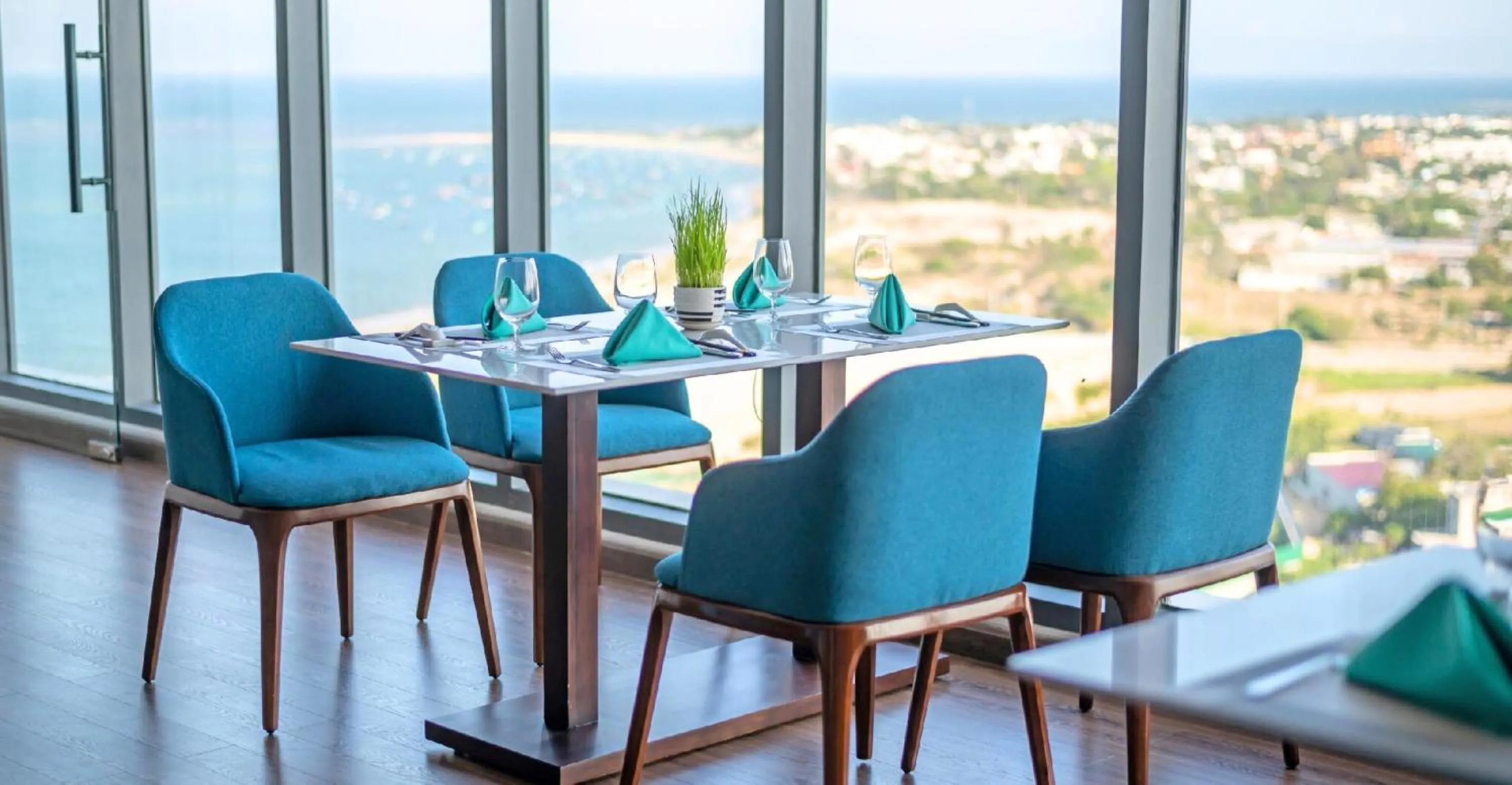 Restaurant/places to eat in Long Thuan Hotel & Resort