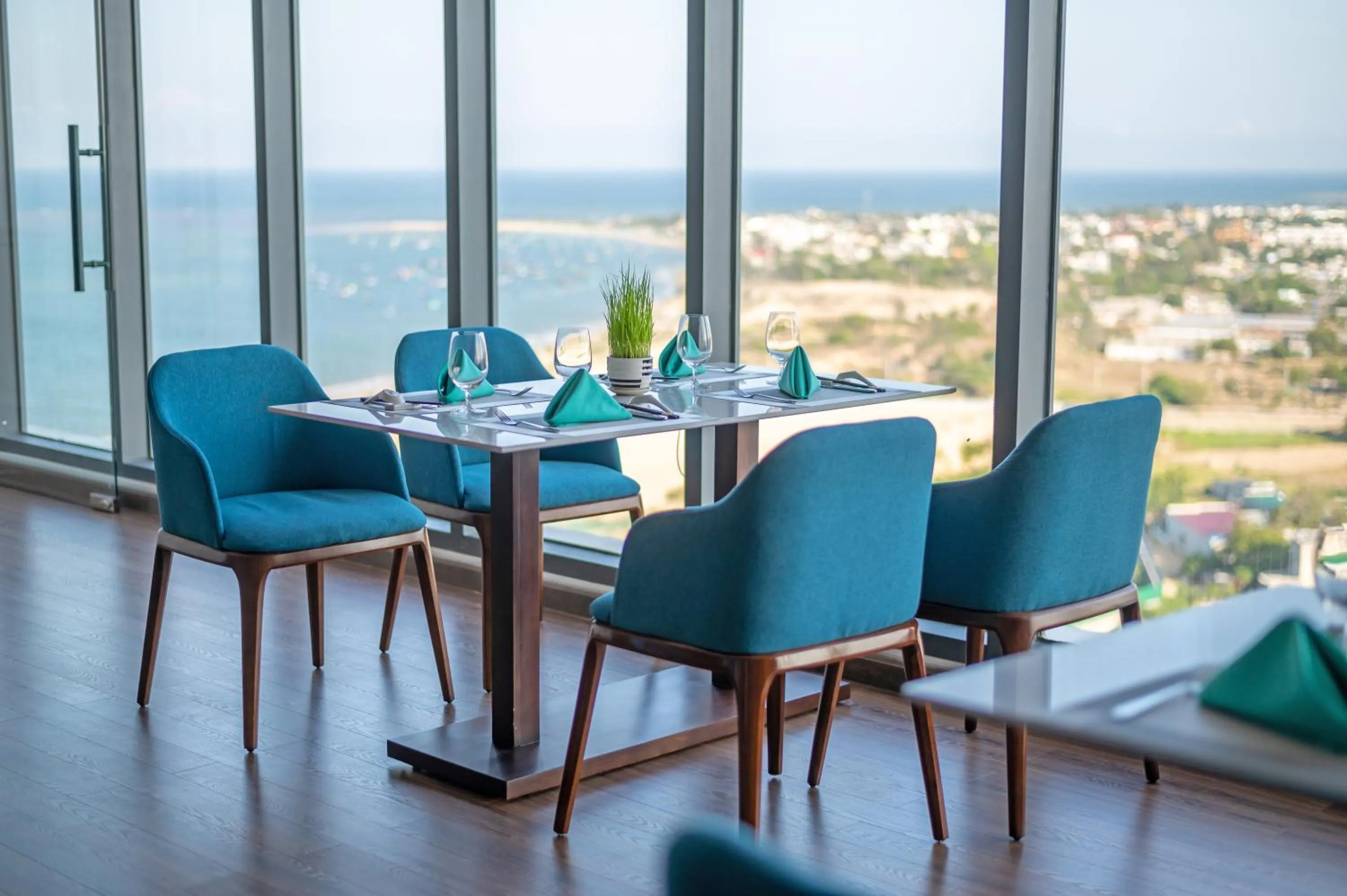 Restaurant/places to eat in Long Thuan Hotel & Resort