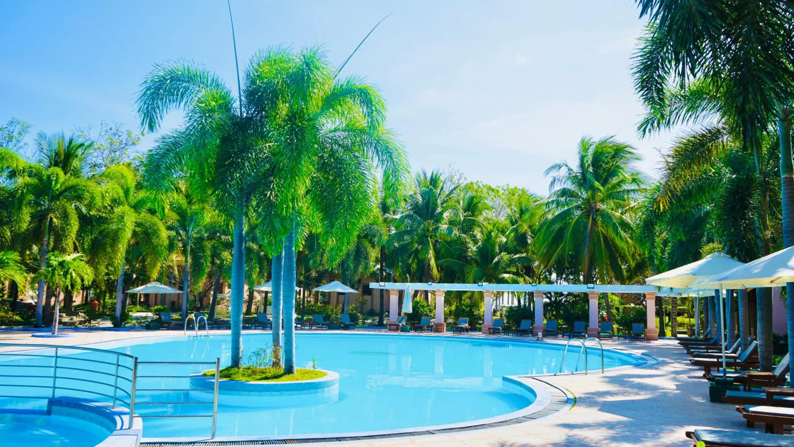 Swimming pool in Long Thuan Hotel & Resort