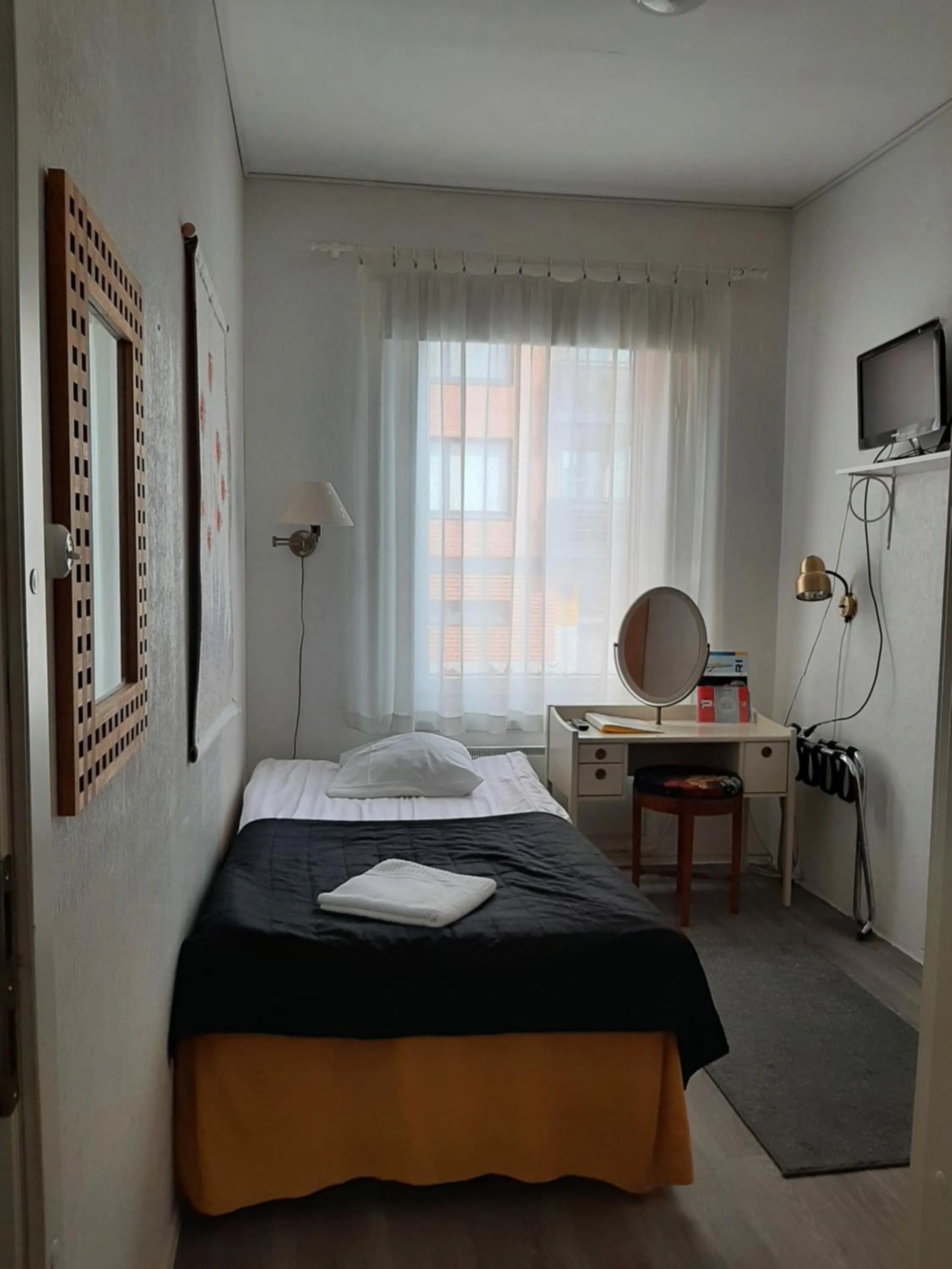 Photo of the whole room, Bed in Hostel River