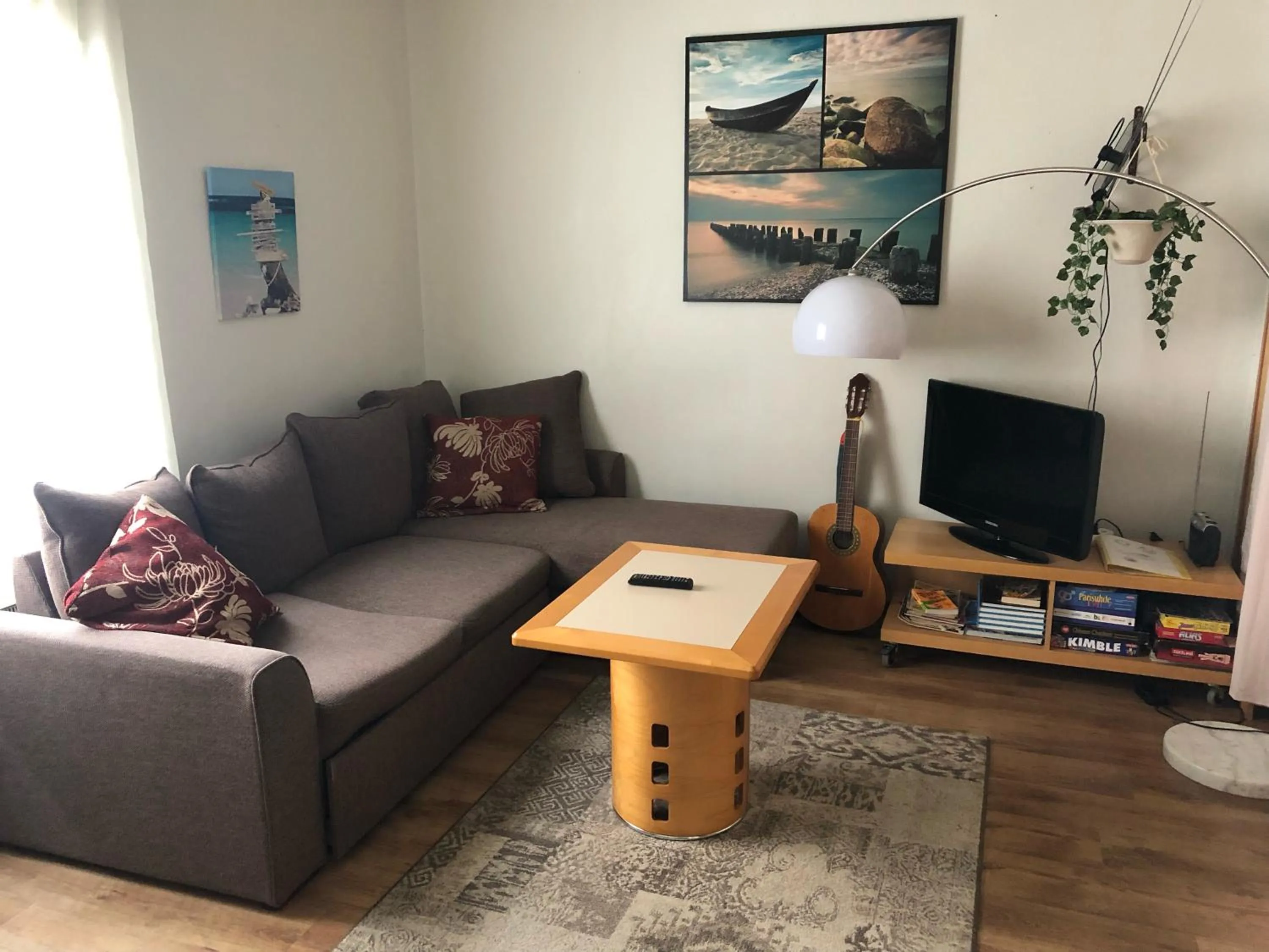 Living room in Hostel River