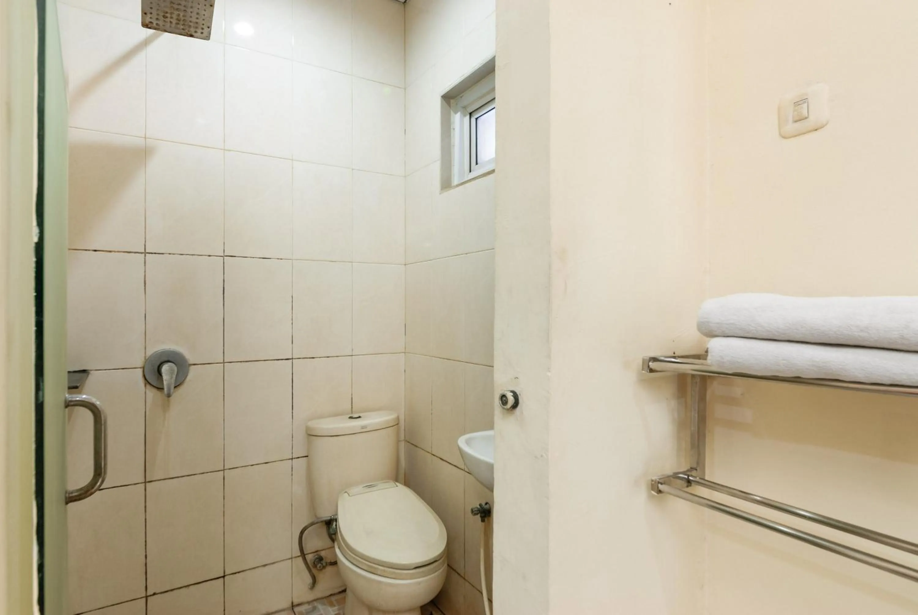 Bathroom in RedDoorz Plus @ Jalan Pemuda Jakarta