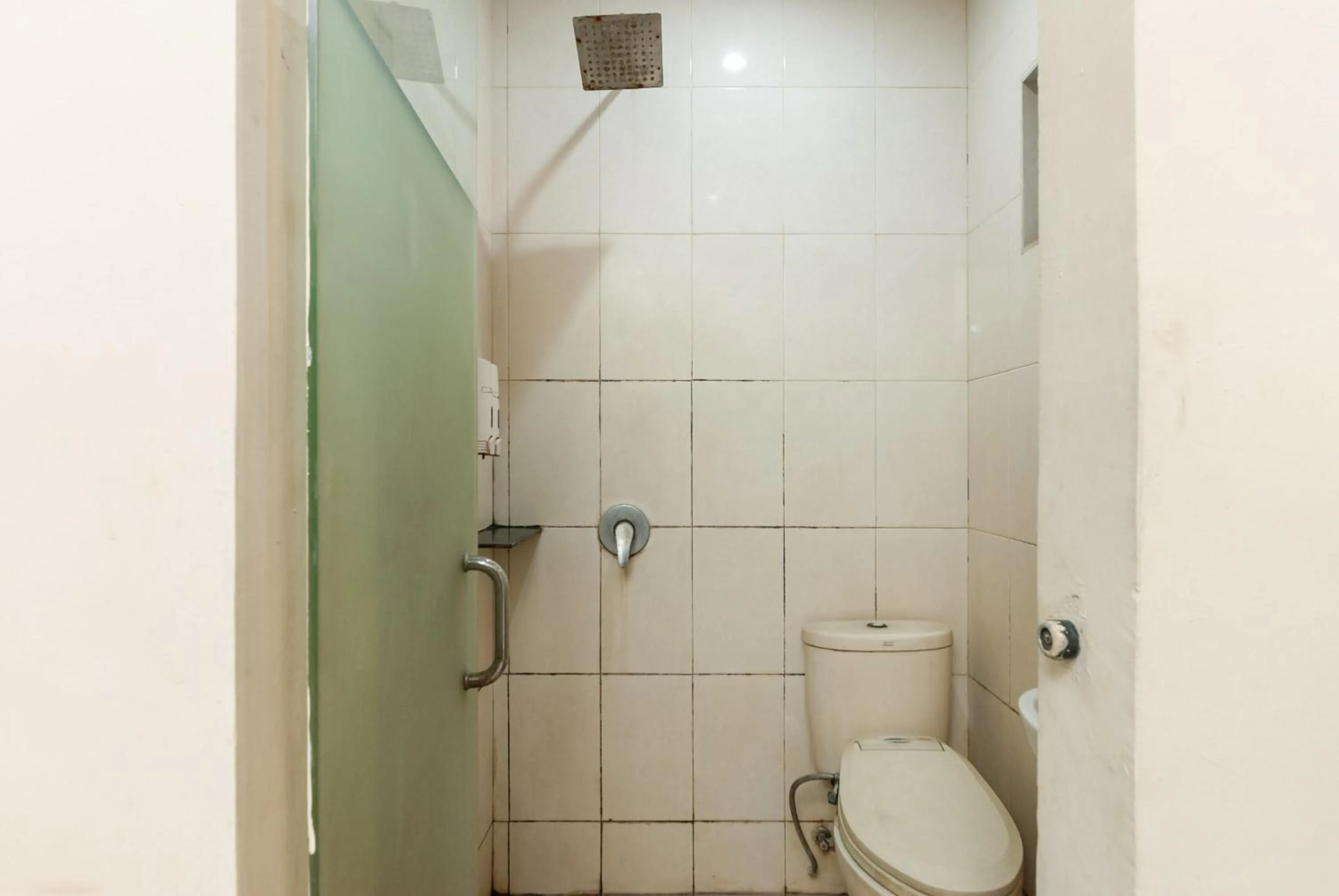 Bathroom in RedDoorz Plus @ Jalan Pemuda Jakarta