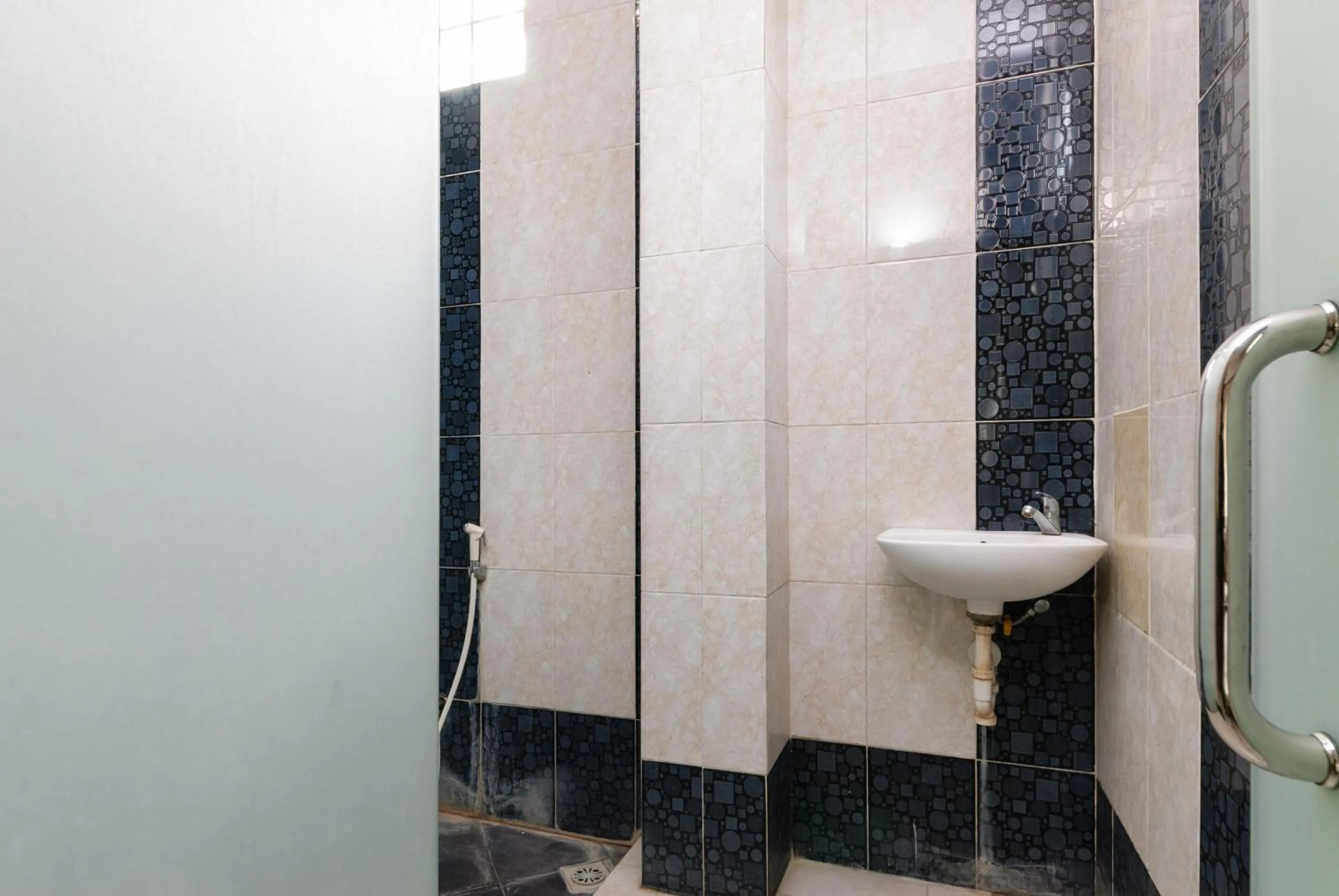 Bathroom in RedDoorz Plus @ Jalan Pemuda Jakarta