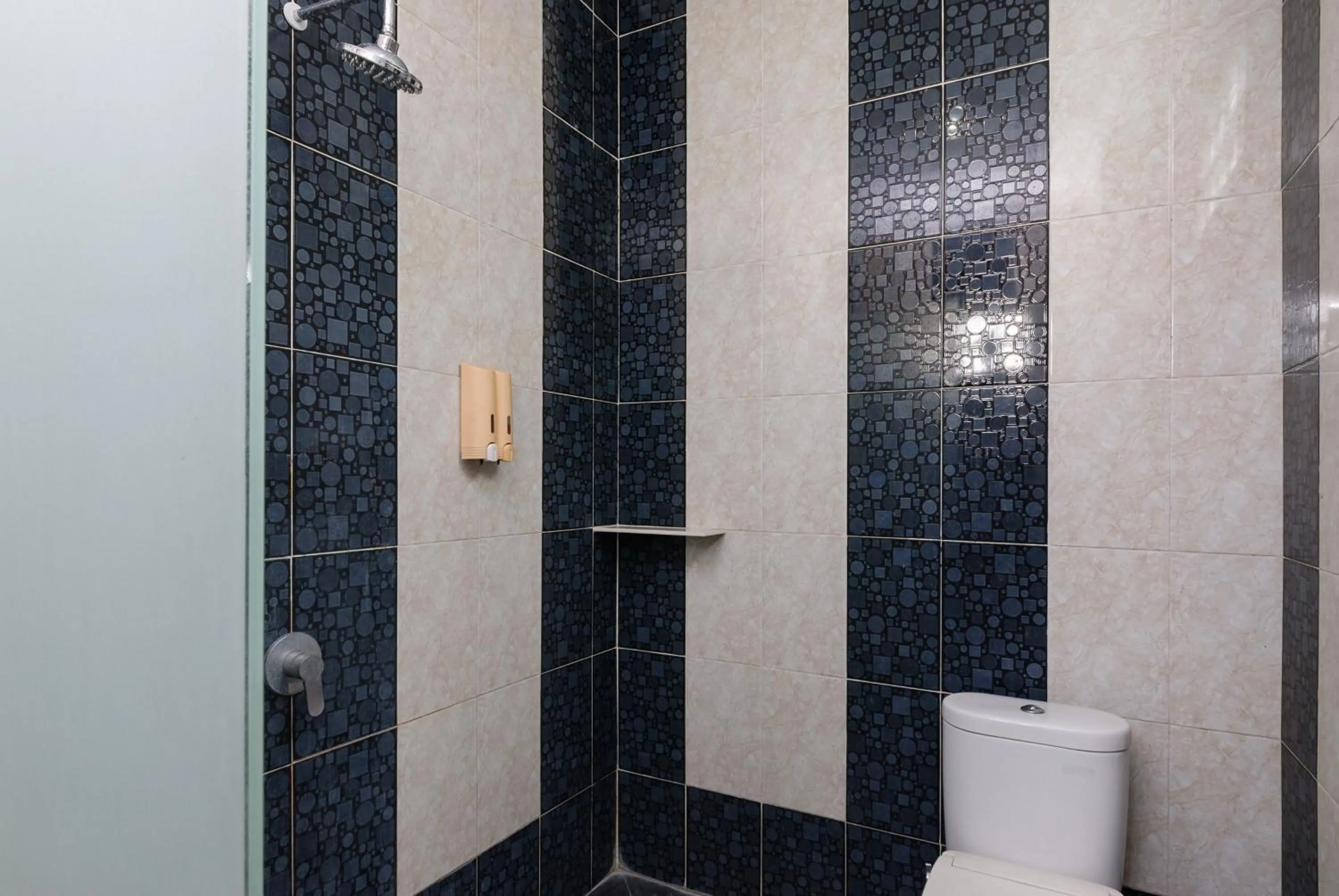 Bathroom in RedDoorz Plus @ Jalan Pemuda Jakarta