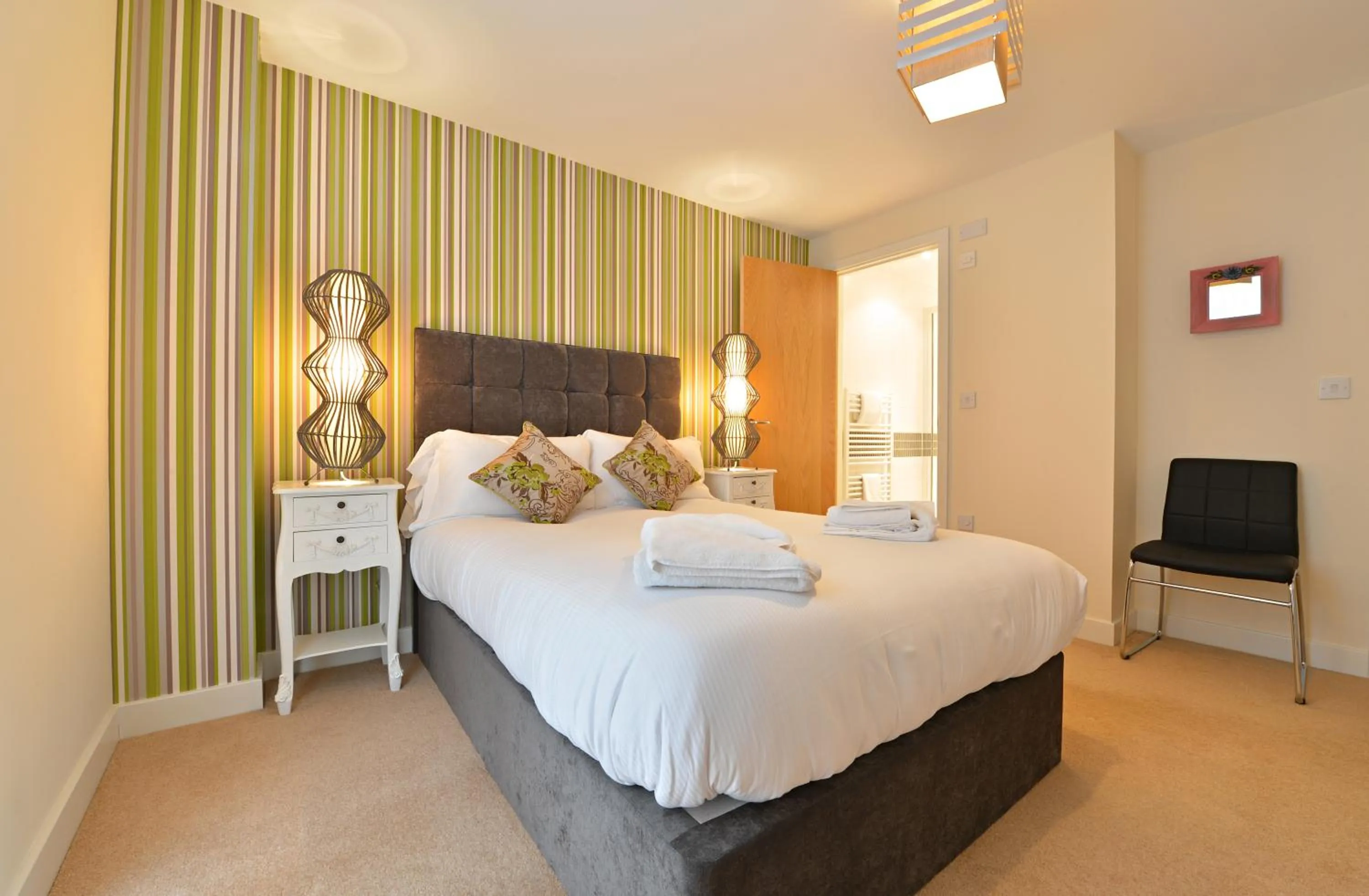 Bed in City Stay Apartments - Vizion