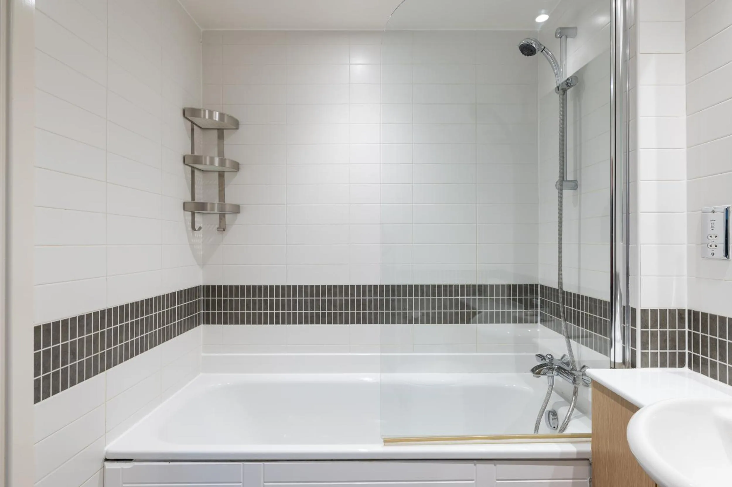 Shower in City Stay Apartments - Vizion