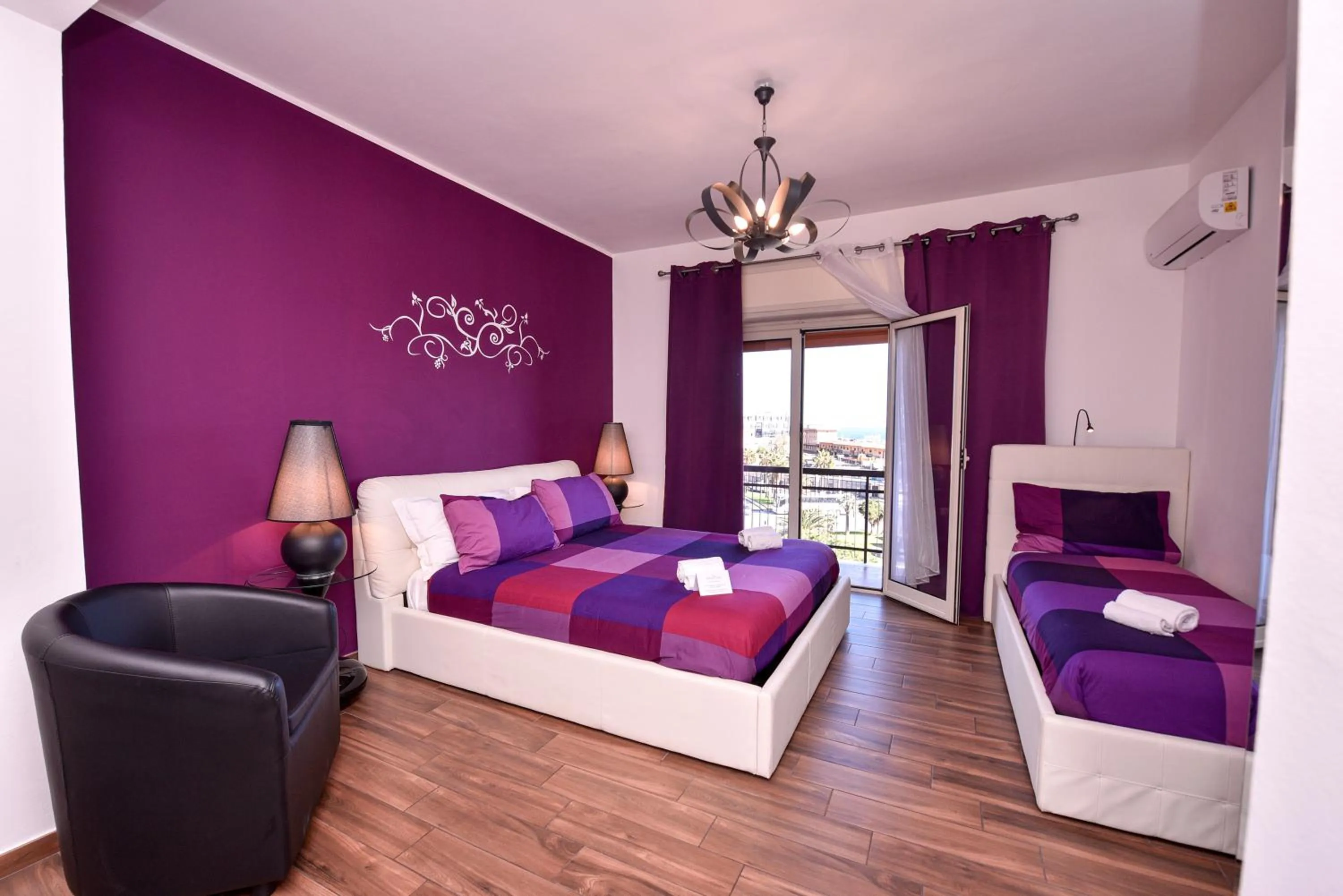 Bed in Symposium Bed&Breakfast