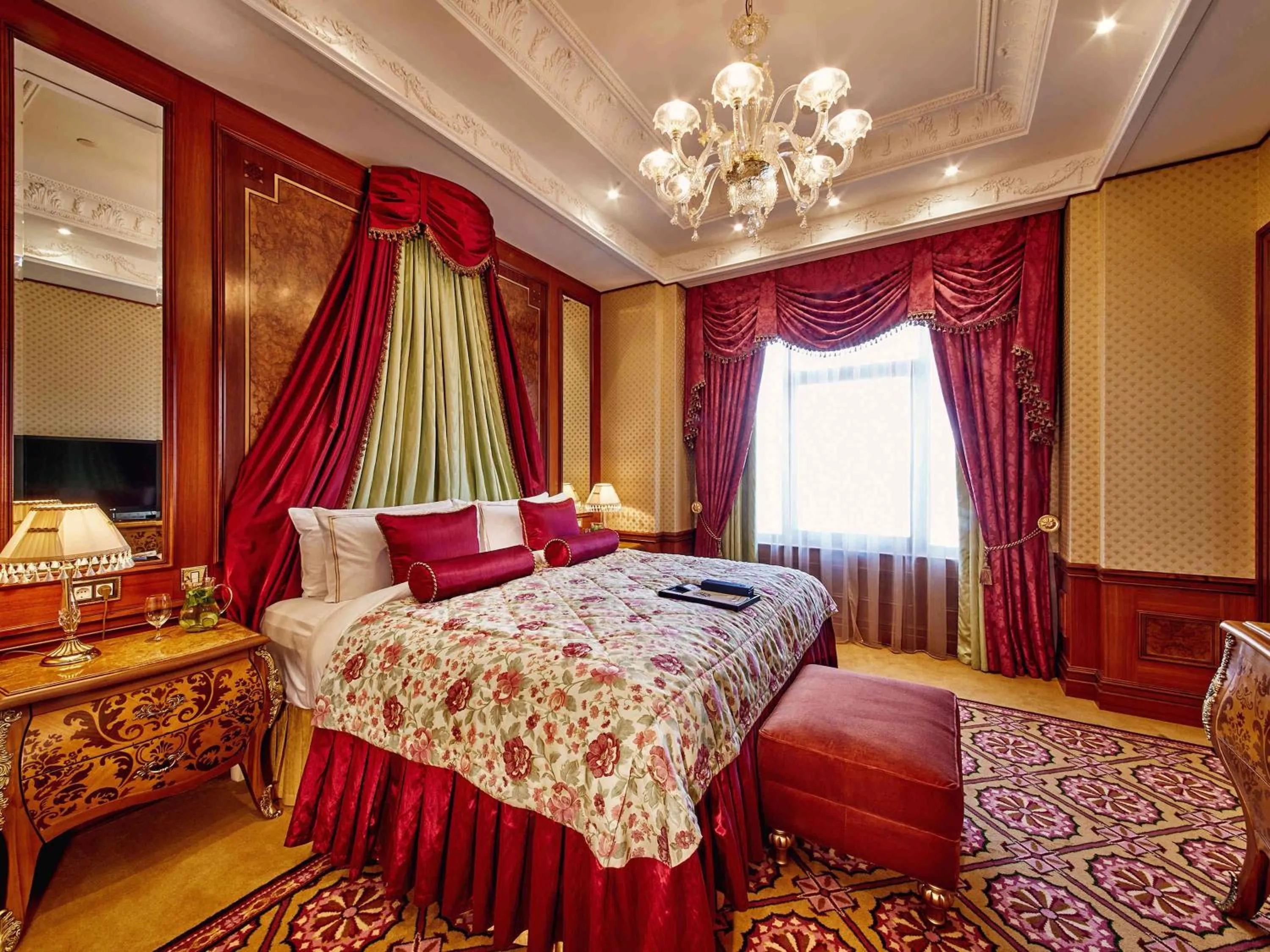 Photo of the whole room, Bed in Fairmont Grand Hotel Kyiv