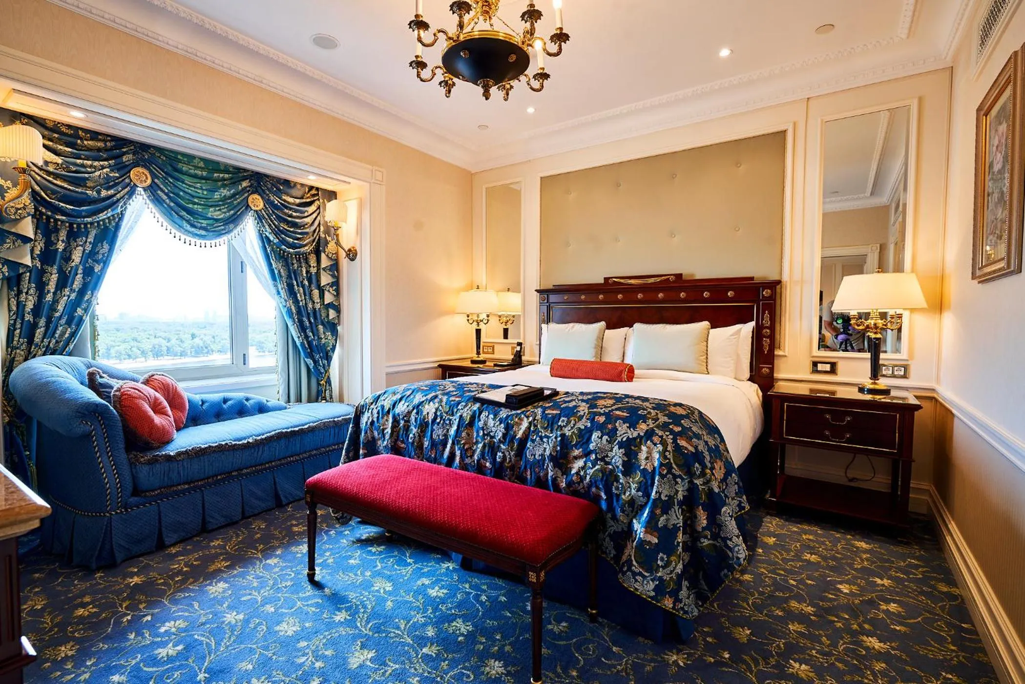 Bed in Fairmont Grand Hotel Kyiv