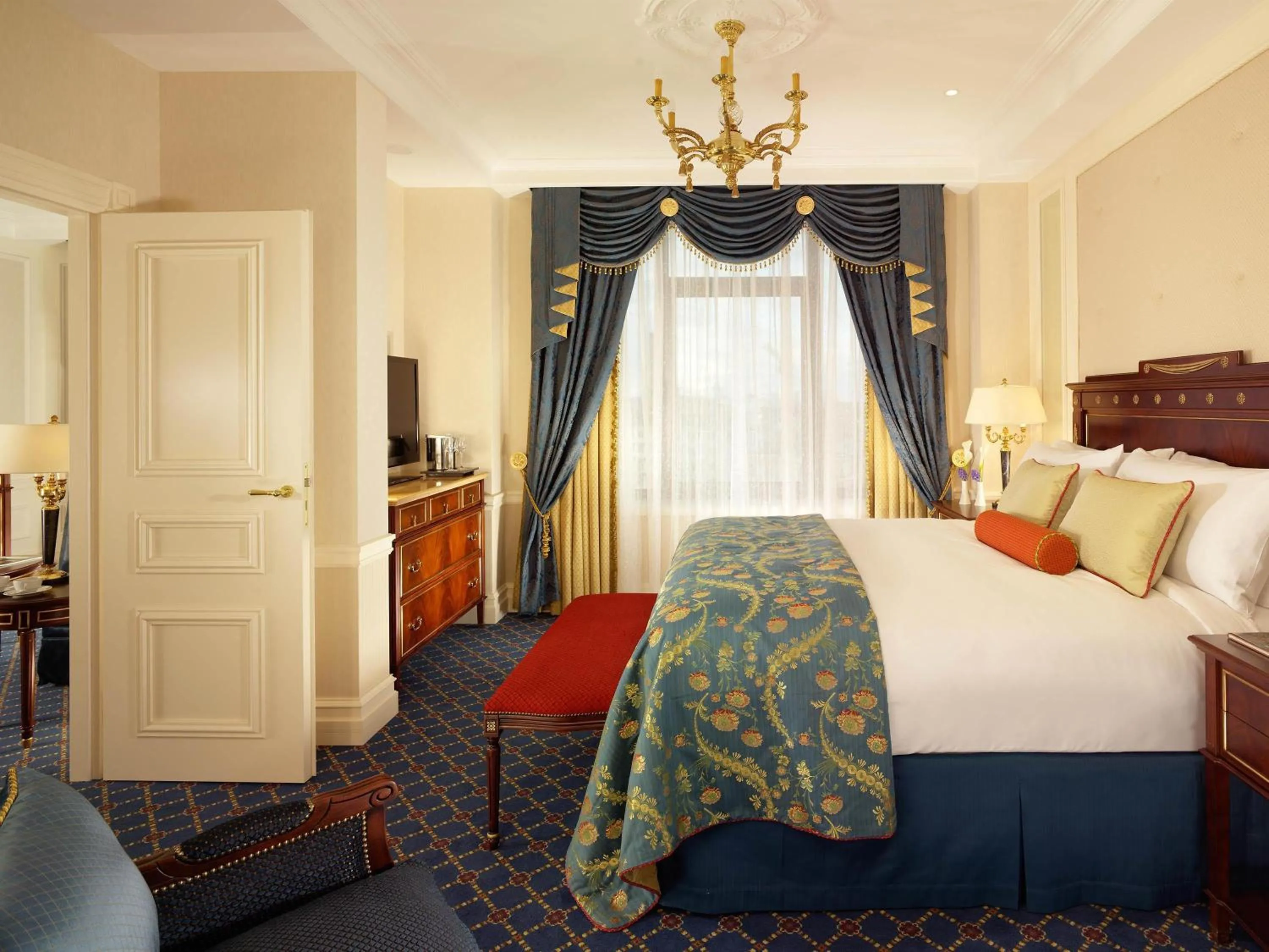 Bedroom, Bed in Fairmont Grand Hotel Kyiv