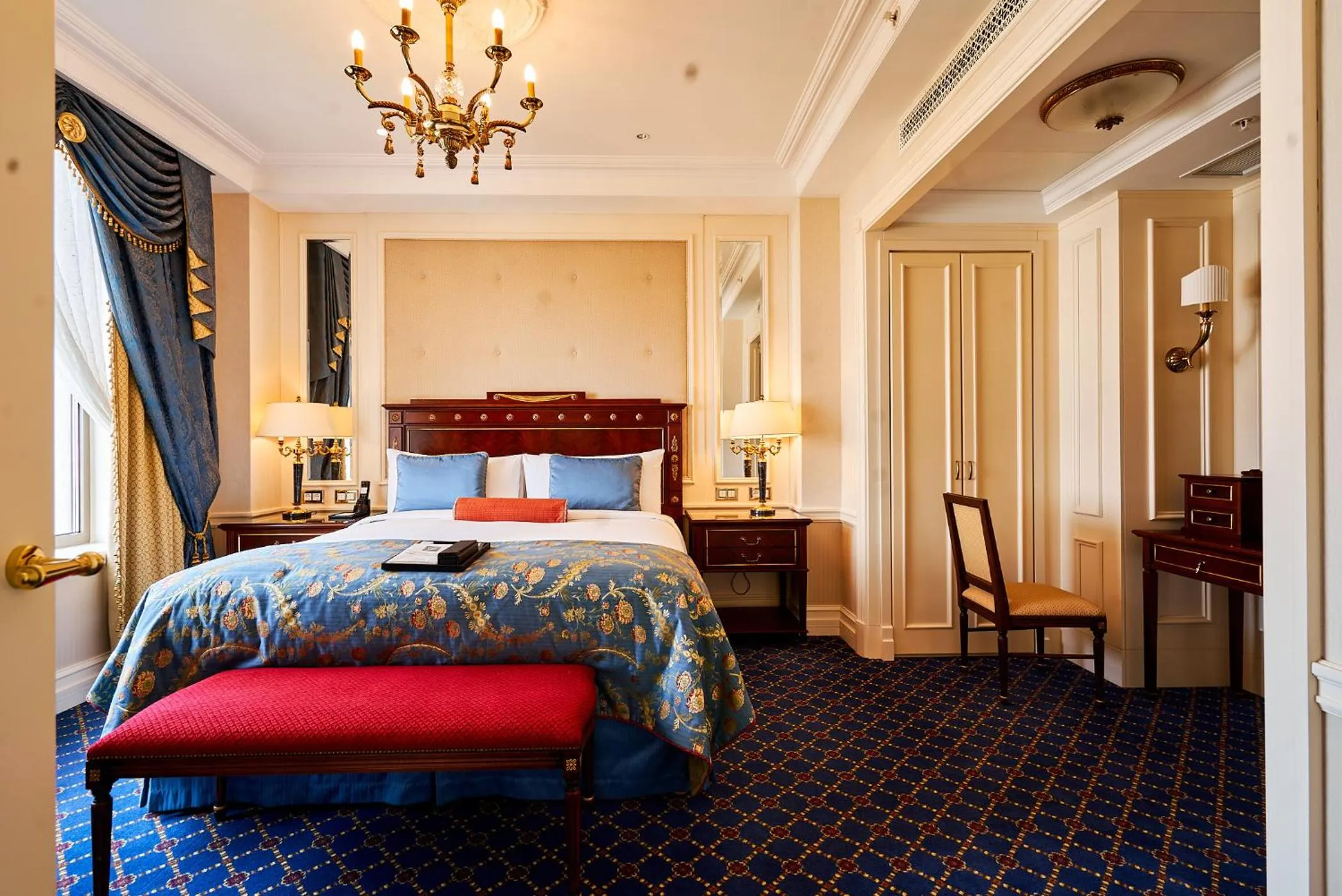 Bed in Fairmont Grand Hotel Kyiv
