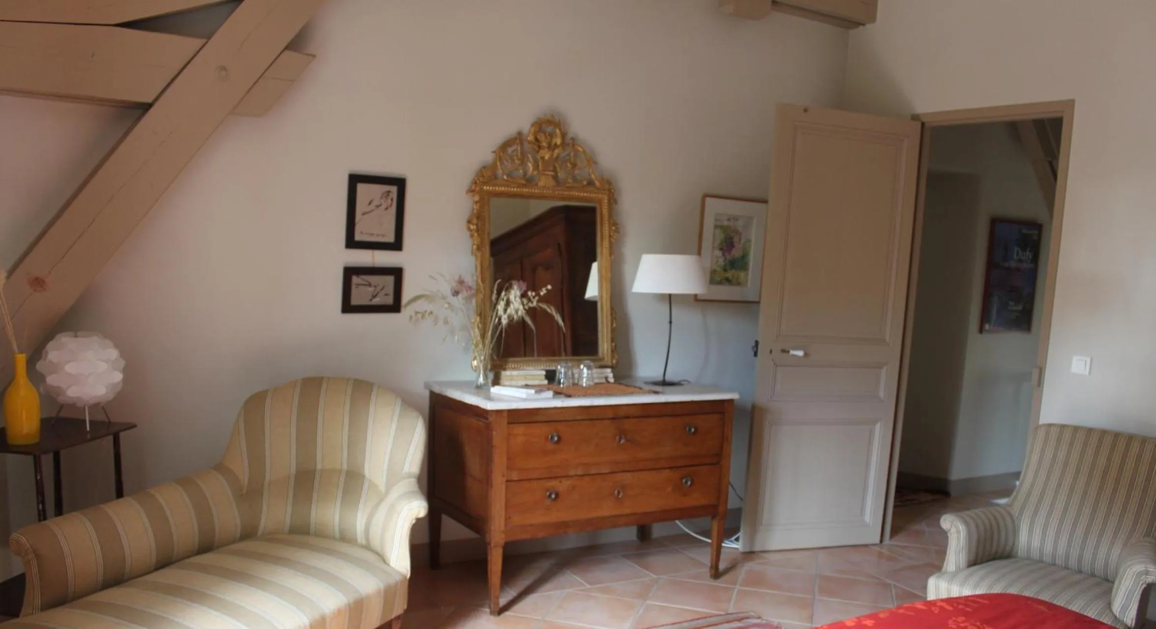 Photo of the whole room in Domaine de Manteau-Bleu