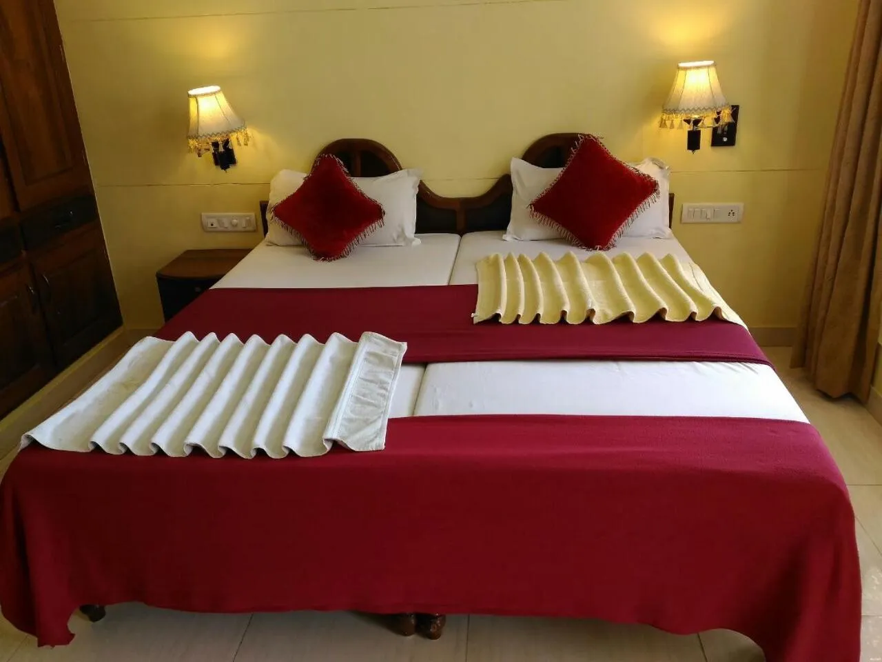 Decorative detail, Bed in Beach Florra Inn