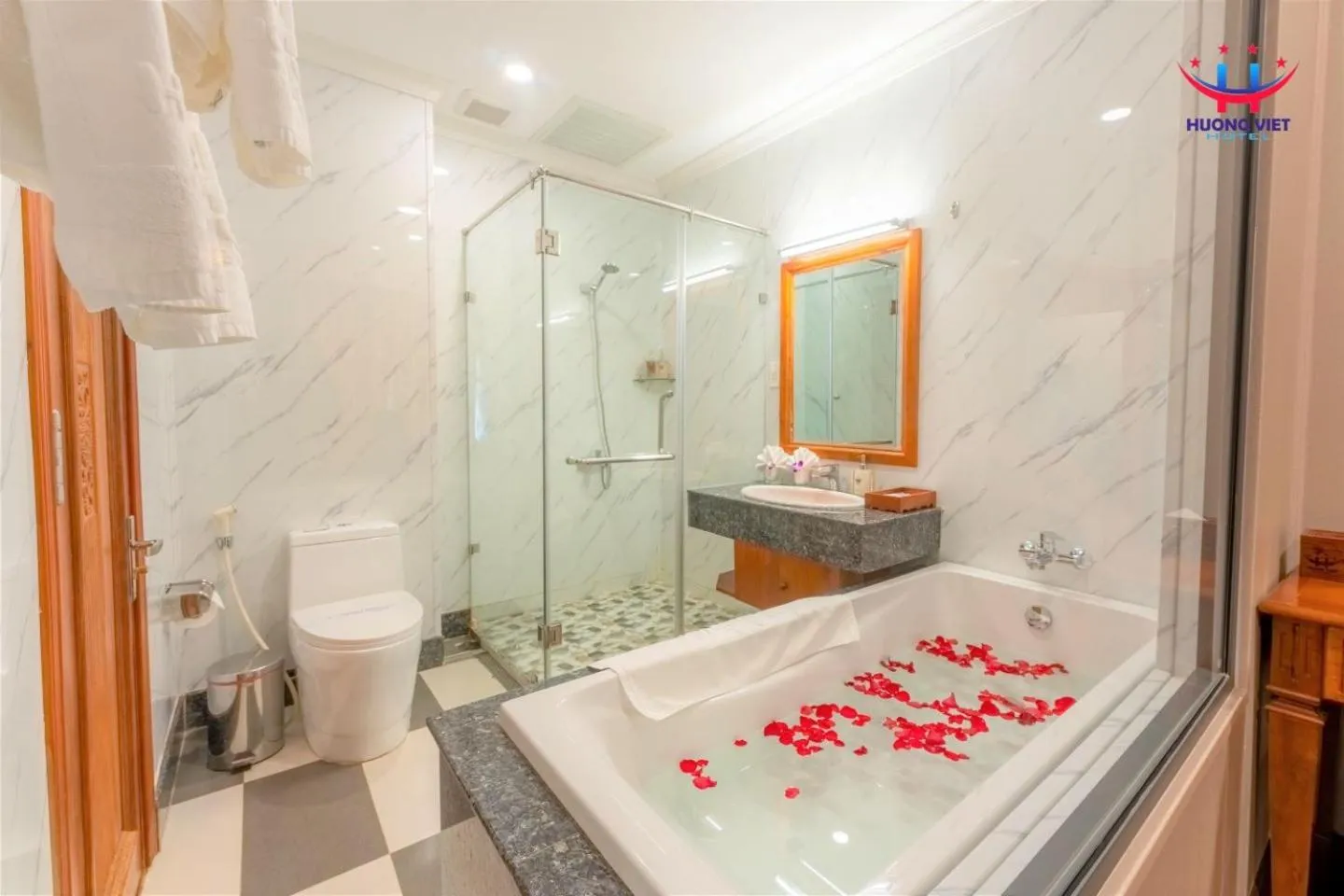 Bath in Huong Viet Hotel Quy Nhon - Beachfront