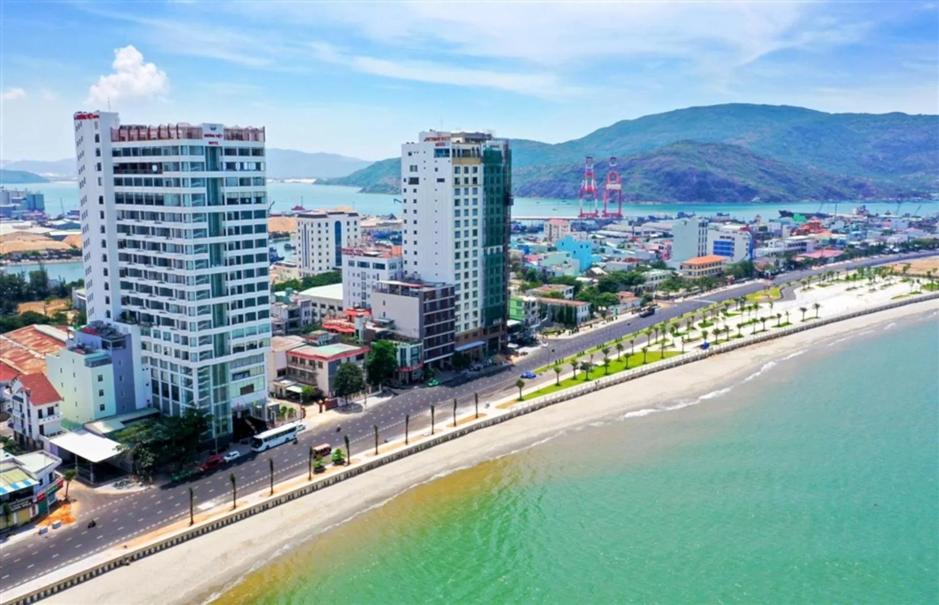 Beach in Huong Viet Hotel Quy Nhon - Beachfront