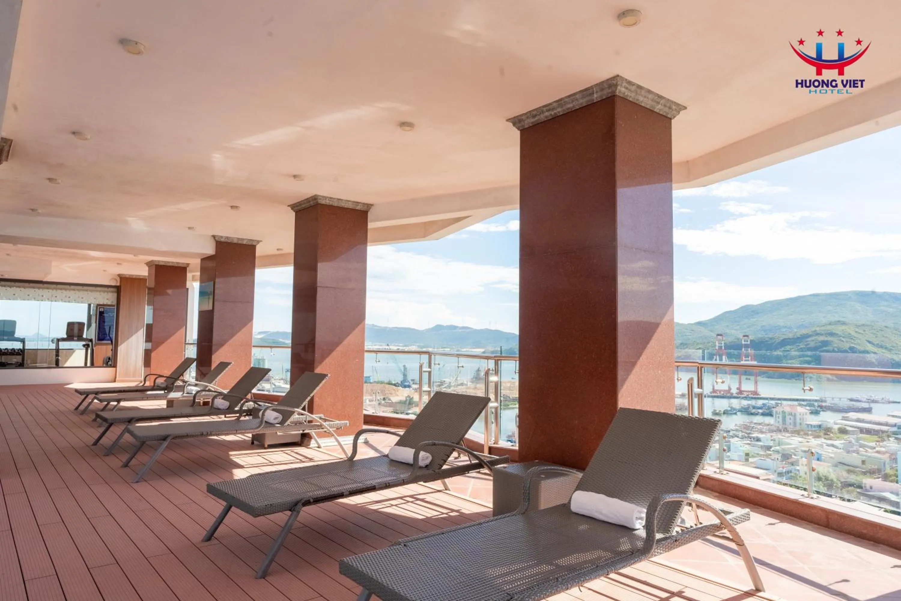 Swimming pool in Huong Viet Hotel Quy Nhon - Beachfront