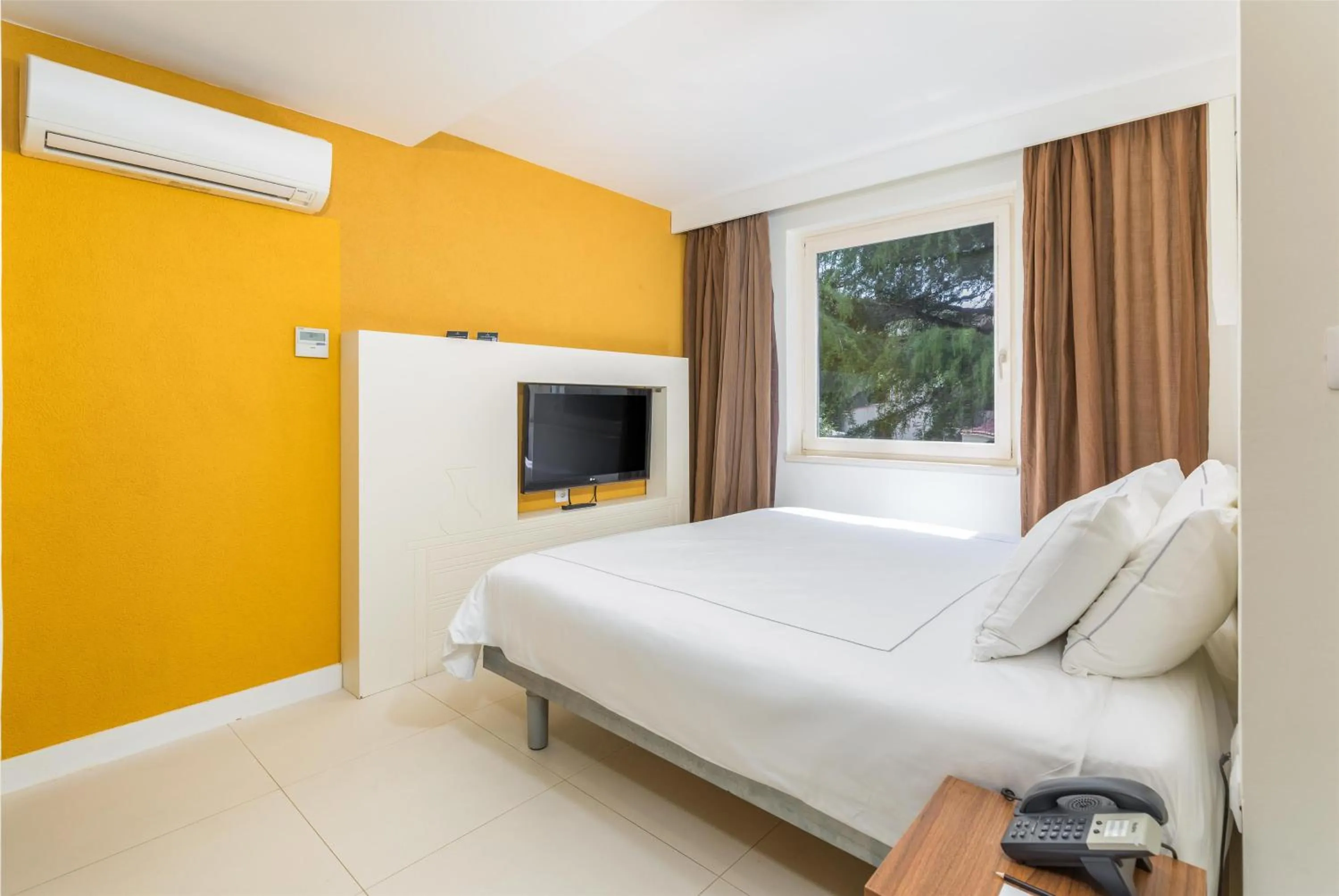 Photo of the whole room, Bed in Park Plaza Verudela Pula