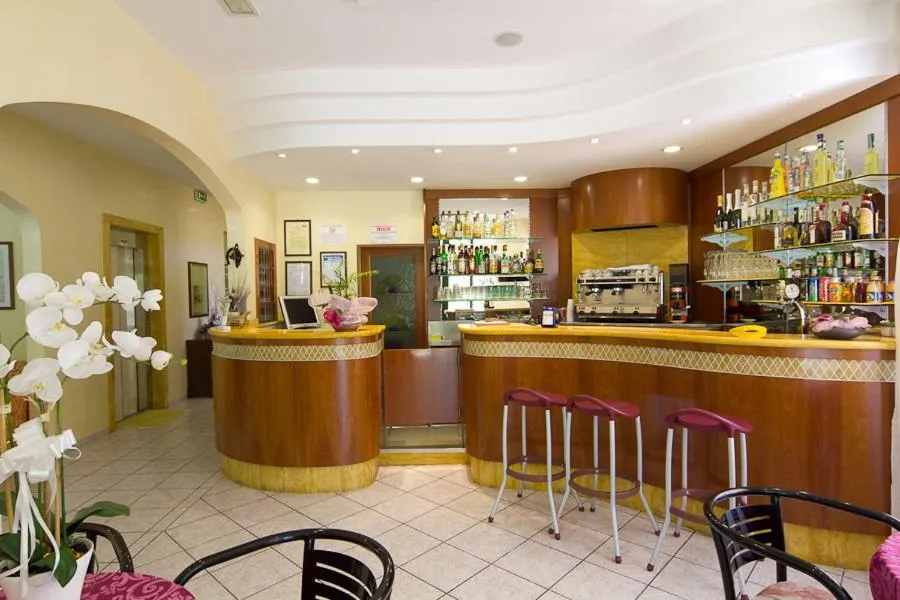 Lounge or bar in Hotel Pigalle