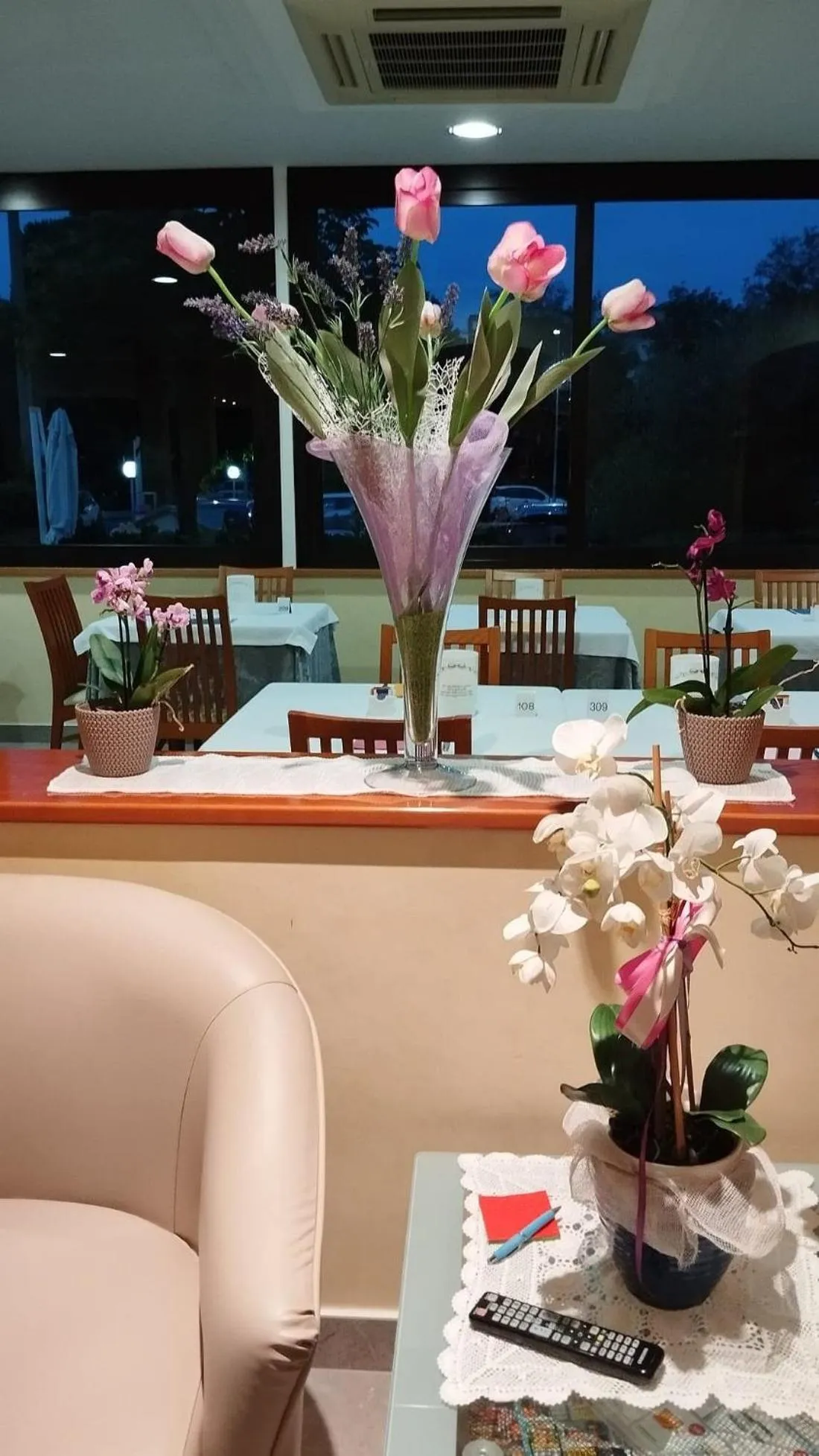 Seating area in Hotel Pigalle