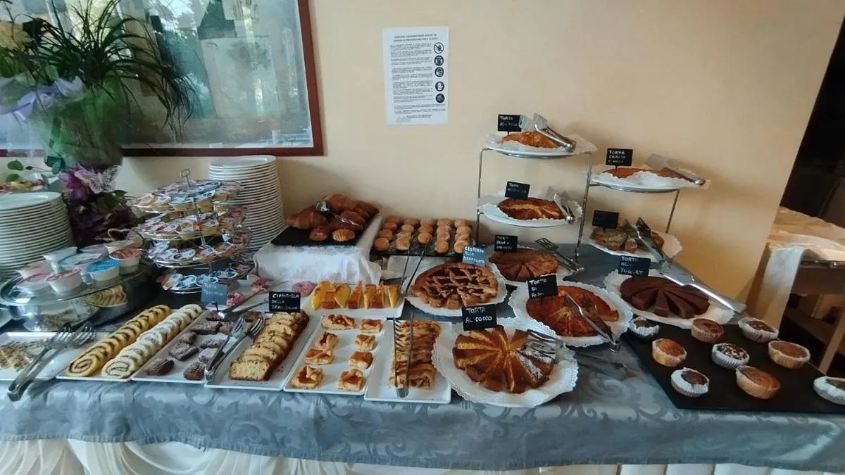 Buffet breakfast in Hotel Pigalle