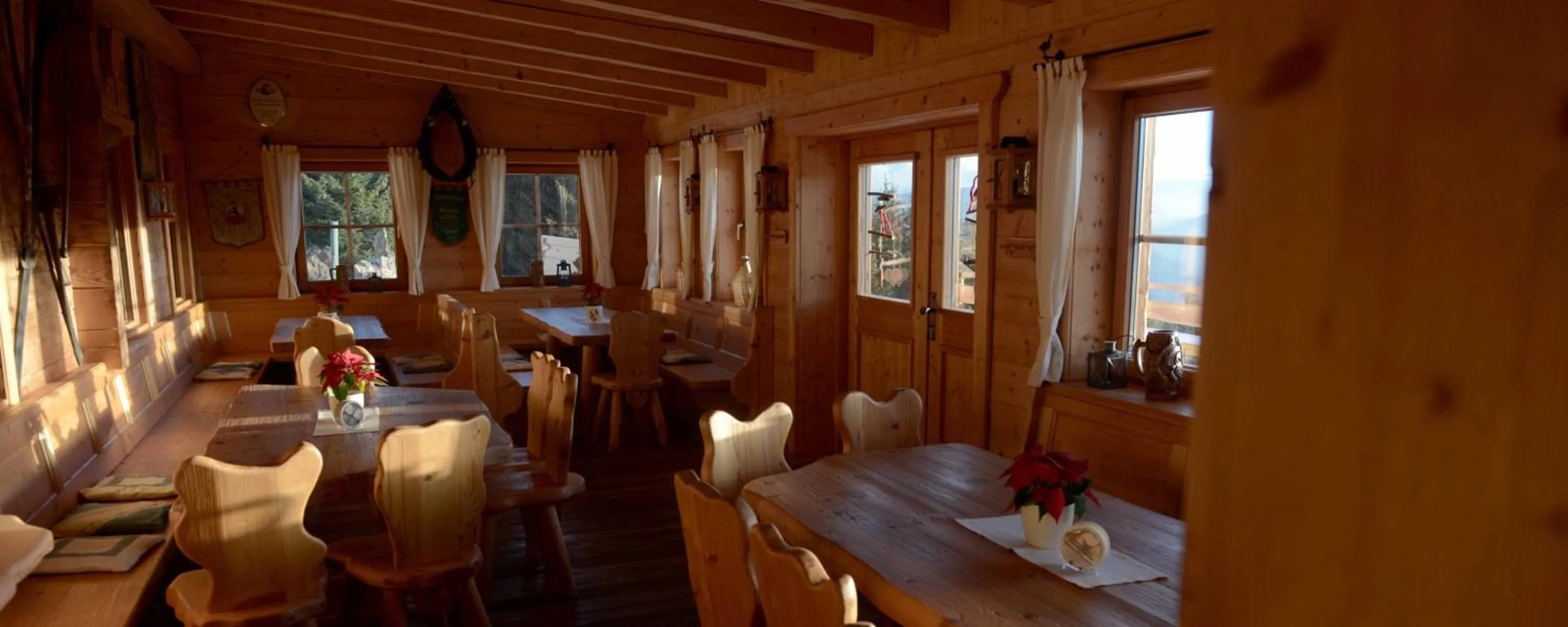 Restaurant/places to eat in Simal Alm