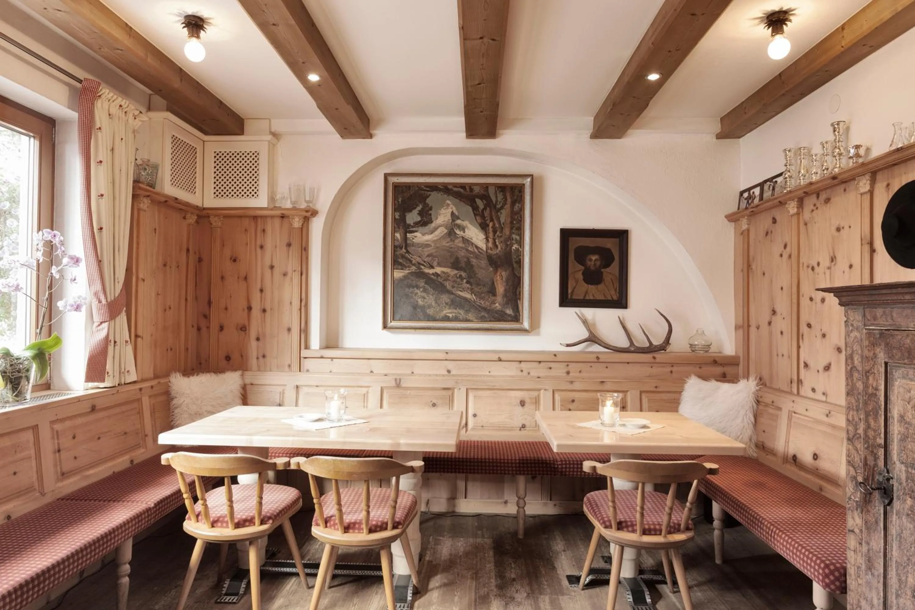 Restaurant/places to eat in alpenrose hotel-garni
