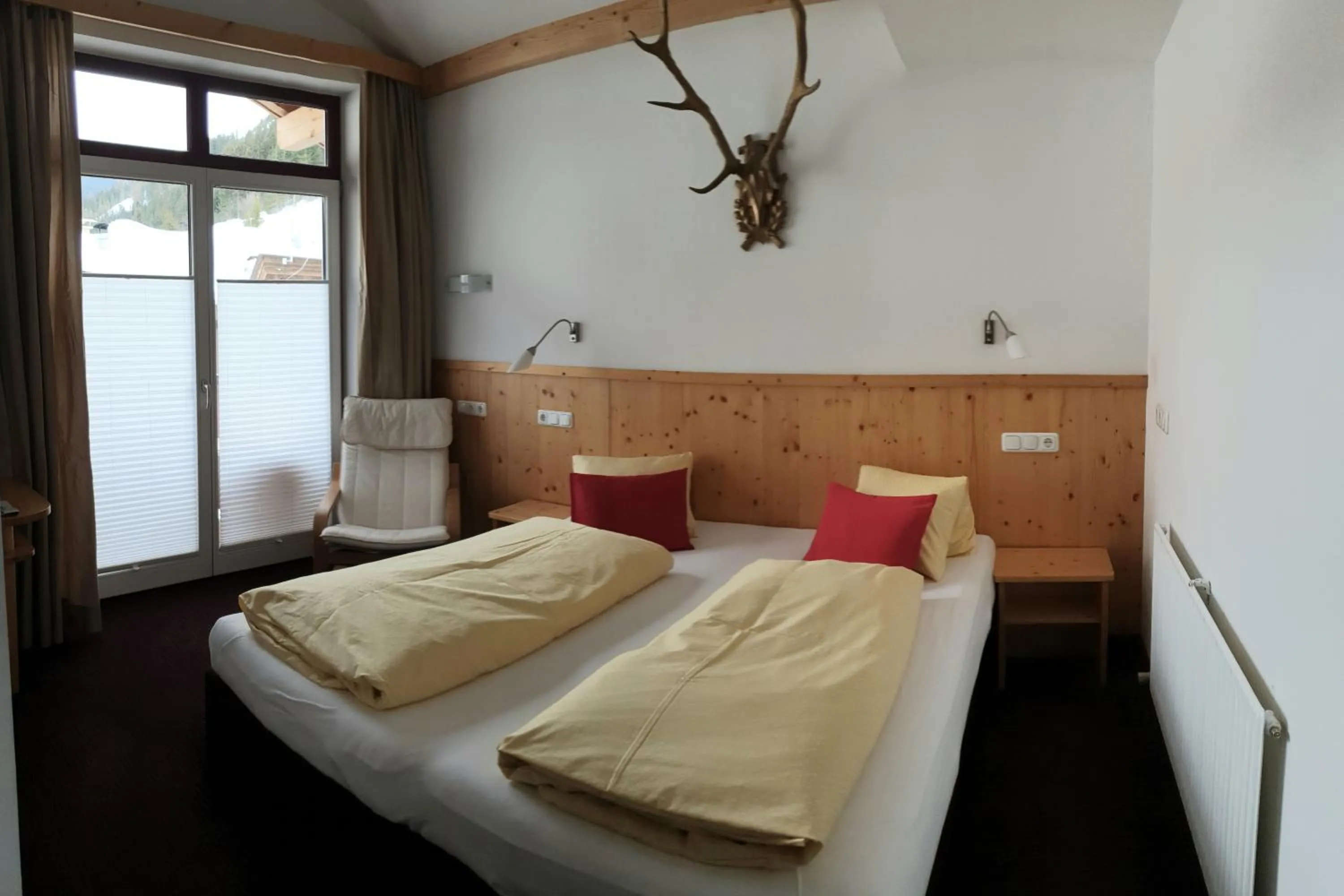 Bed in alpenrose hotel-garni