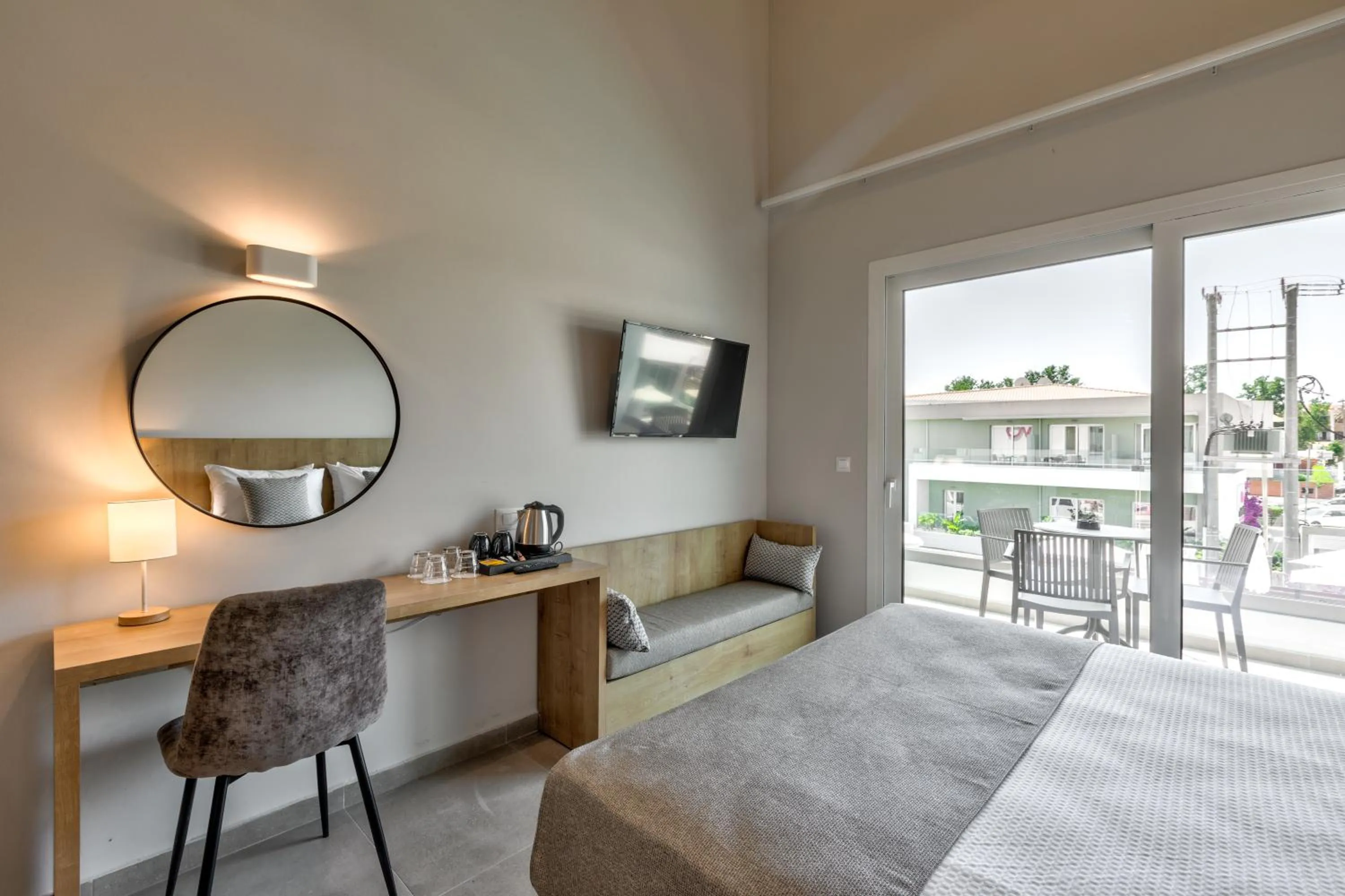 Photo of the whole room, Bed in White Olive Premium Laganas