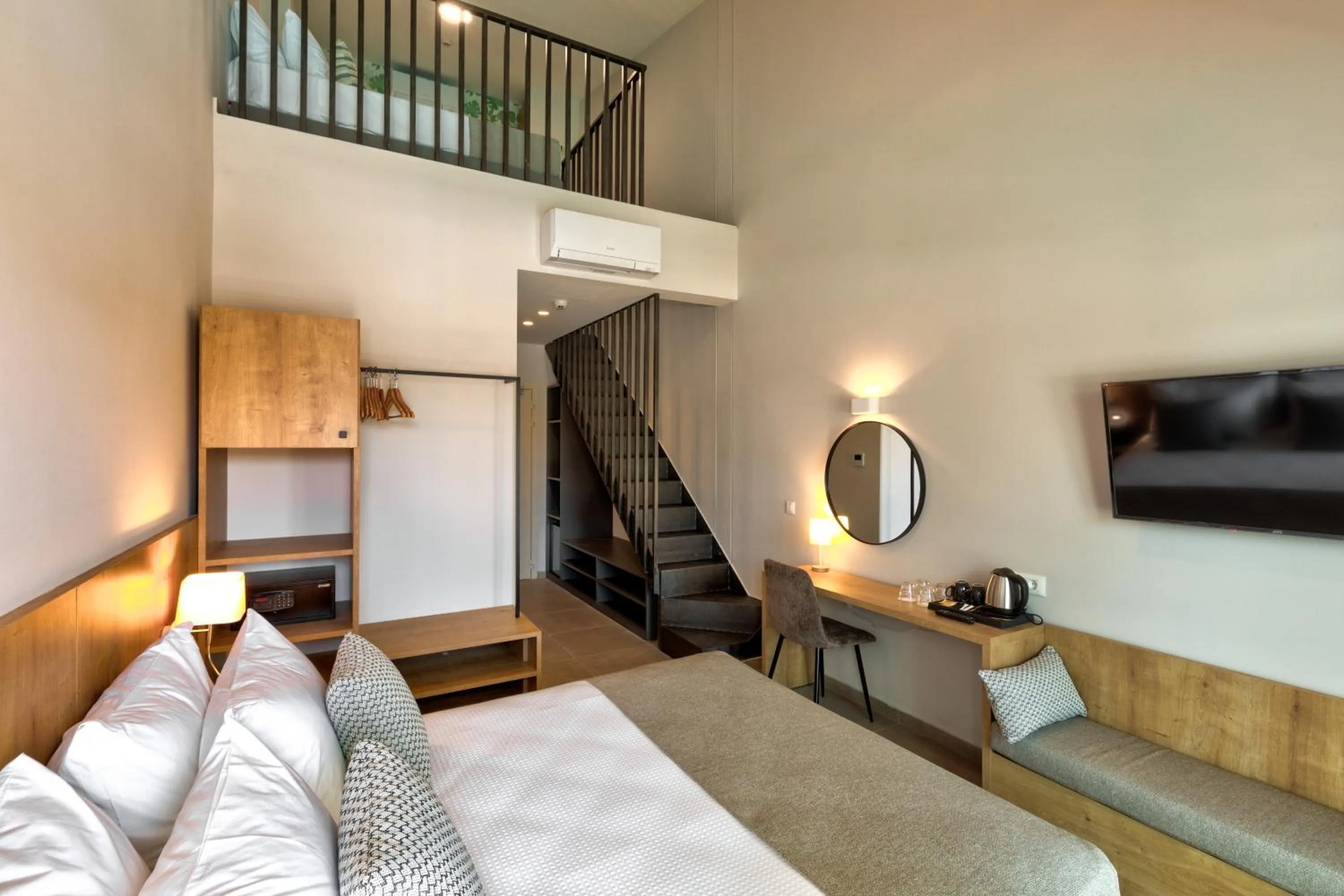 Photo of the whole room, Bed in White Olive Premium Laganas