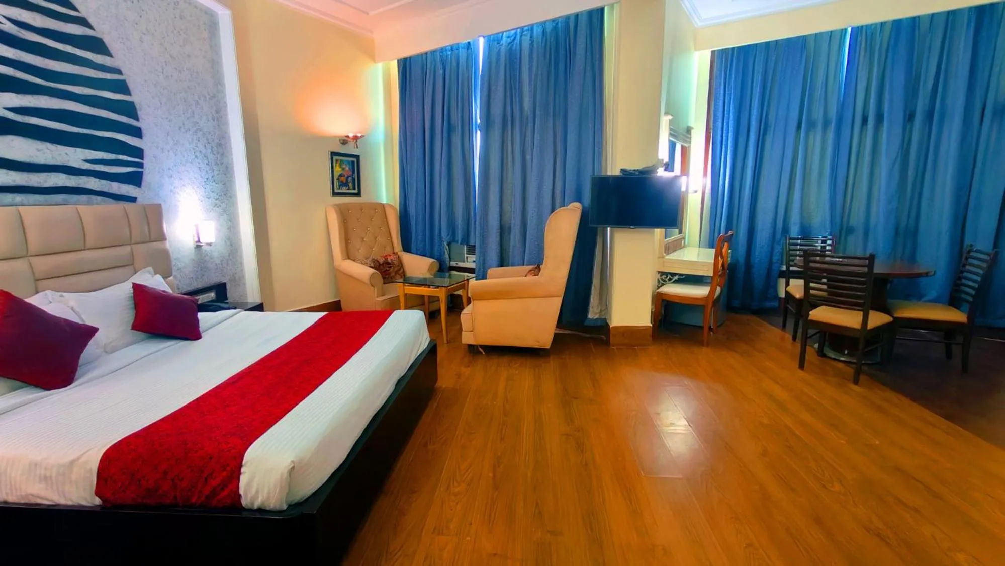 Living room, Bed in Hotel Devi Grand - Katra