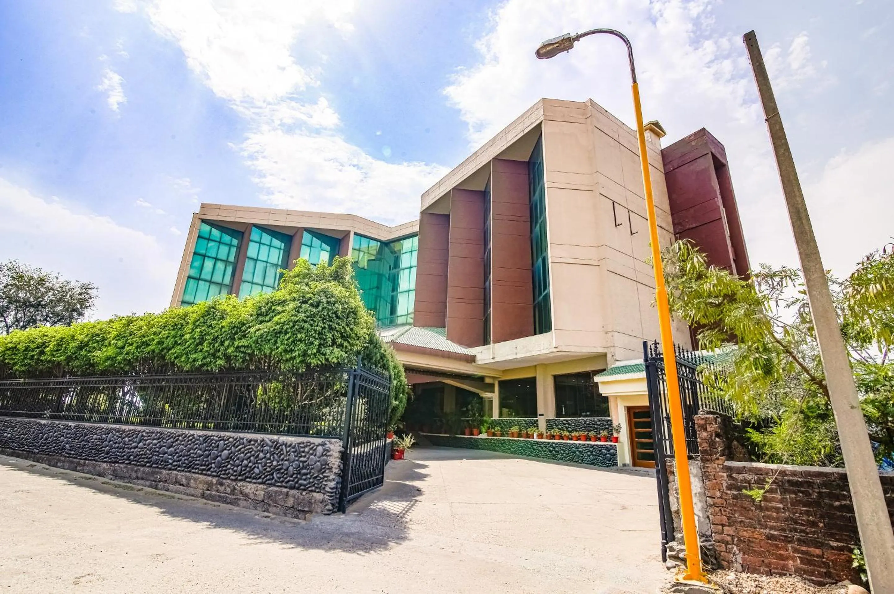 Facade/entrance in Hotel Devi Grand - Katra