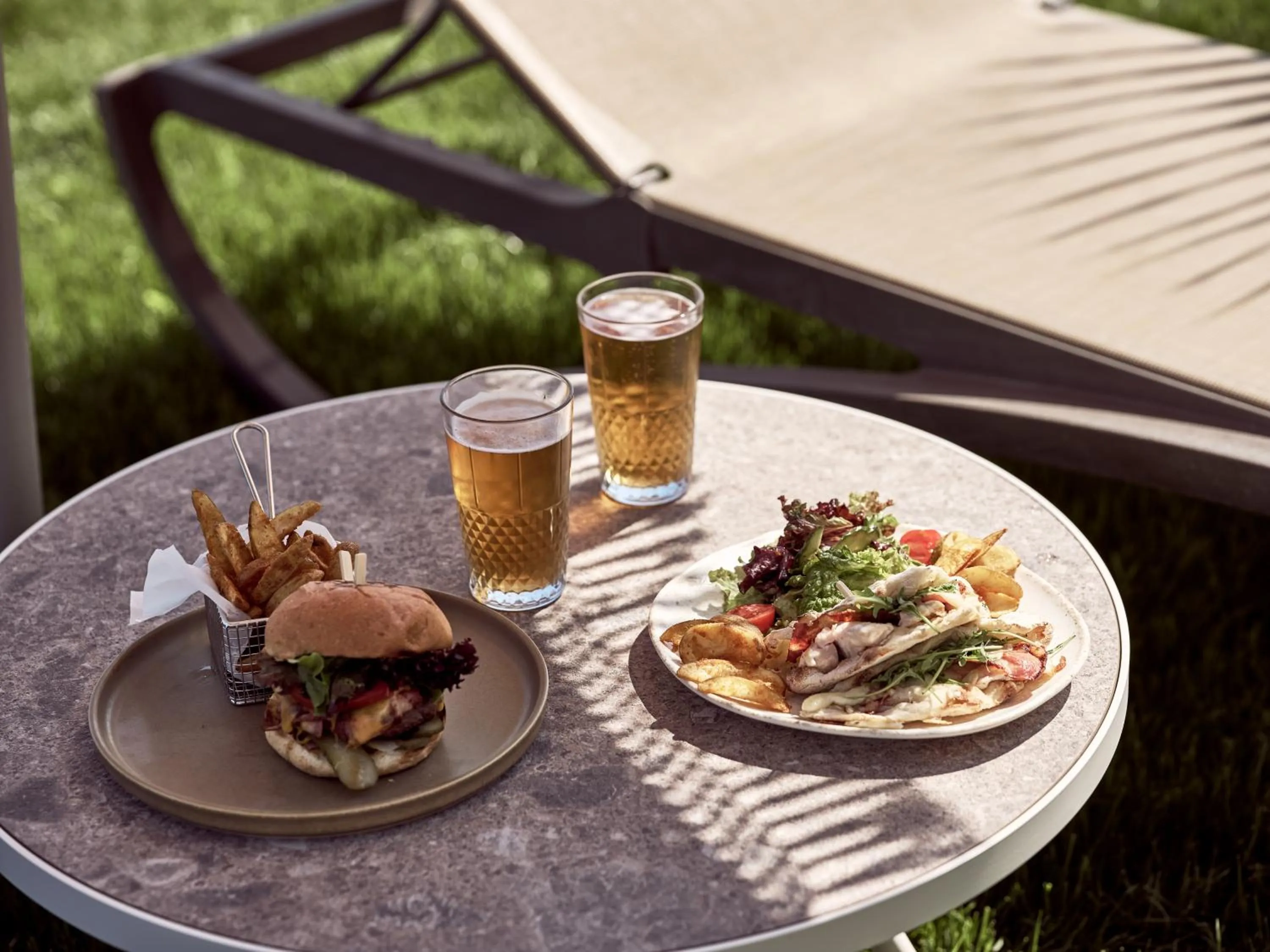 Lunch in Windmill Bay Hotel