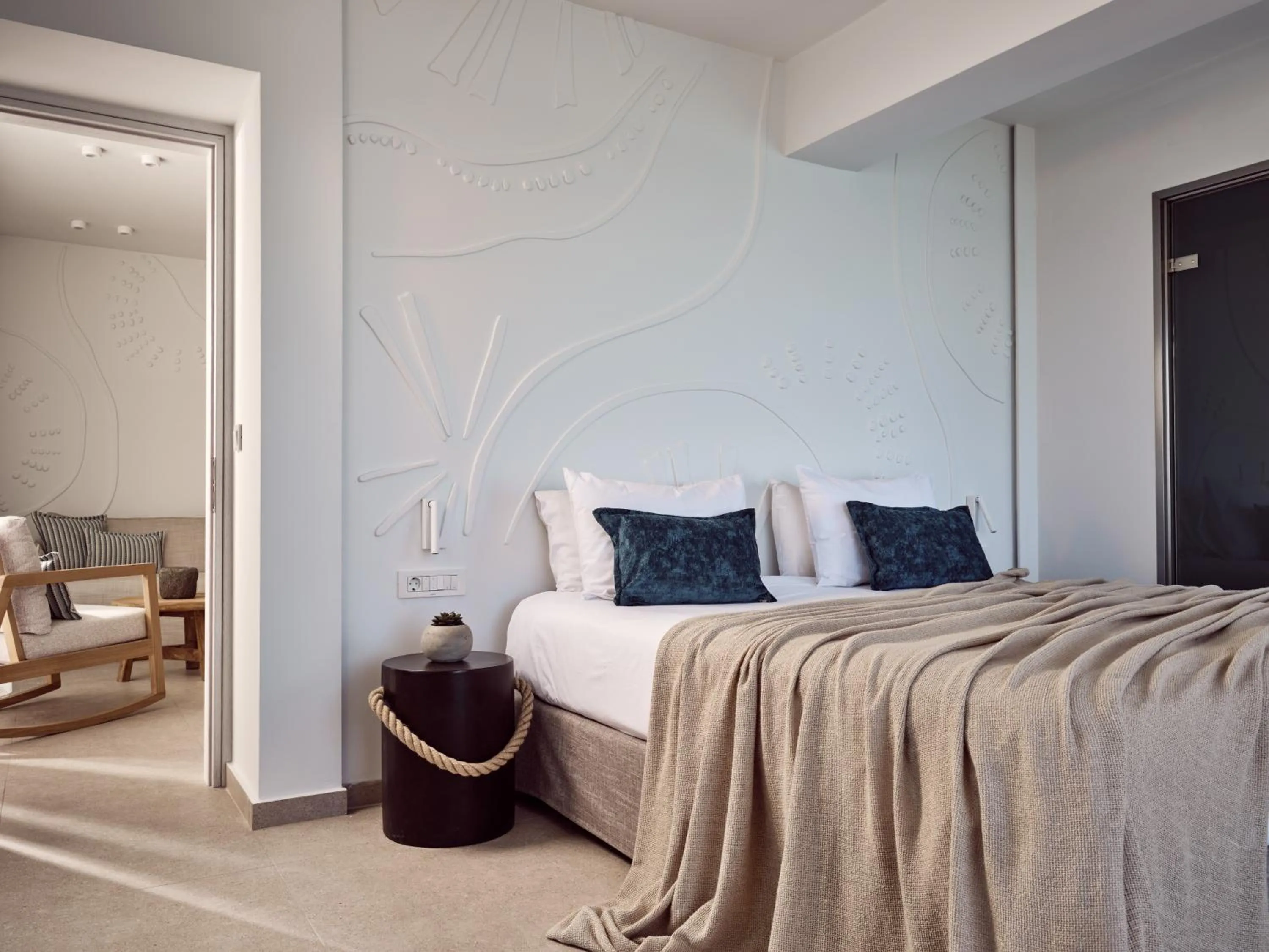 Bedroom, Bed in Windmill Bay Hotel