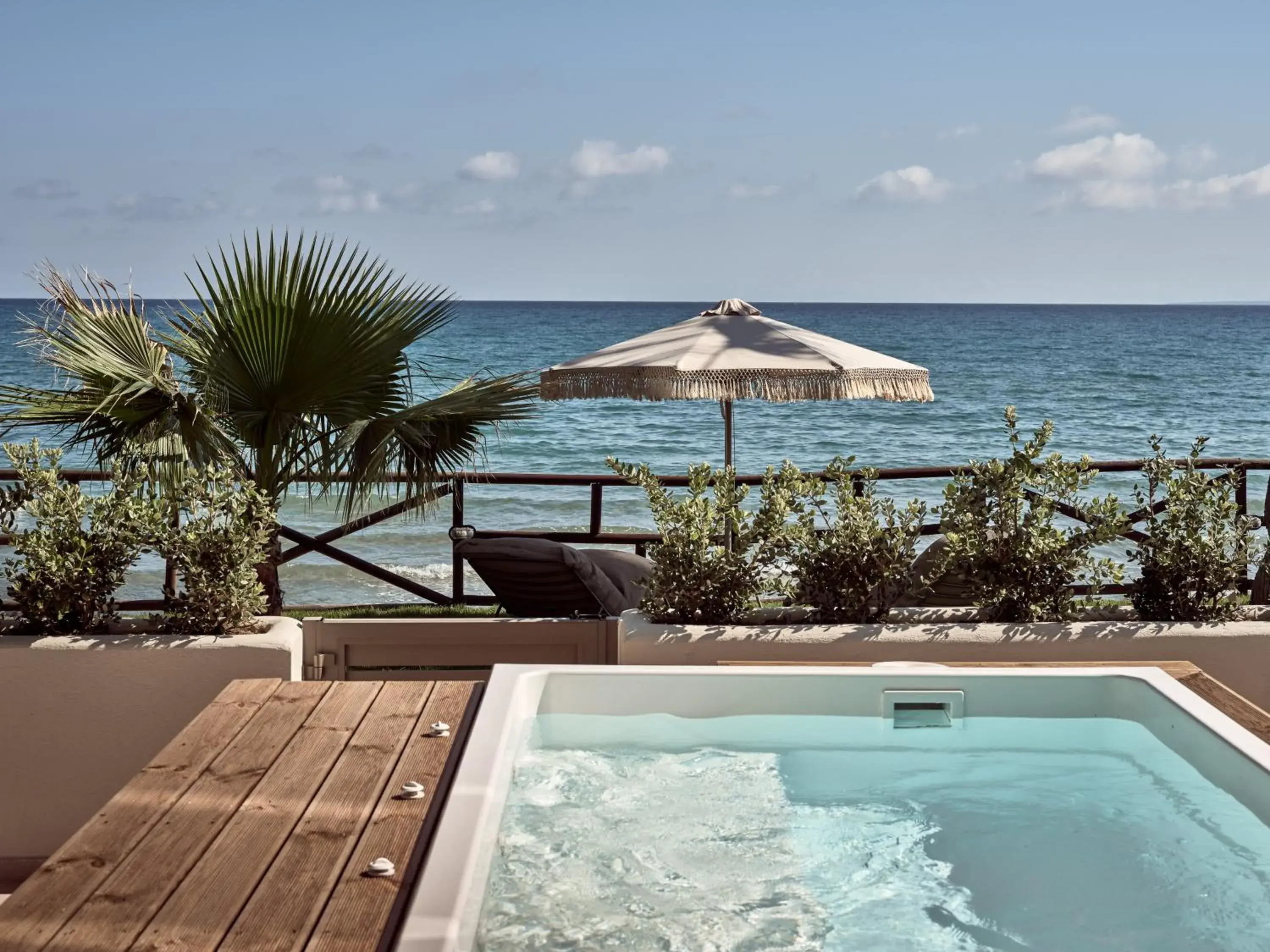 Junior Suite with Outdoor Hot Tub in Windmill Bay Hotel Junior Suite with Outdoor Hot Tub in Windmill Bay Hotel