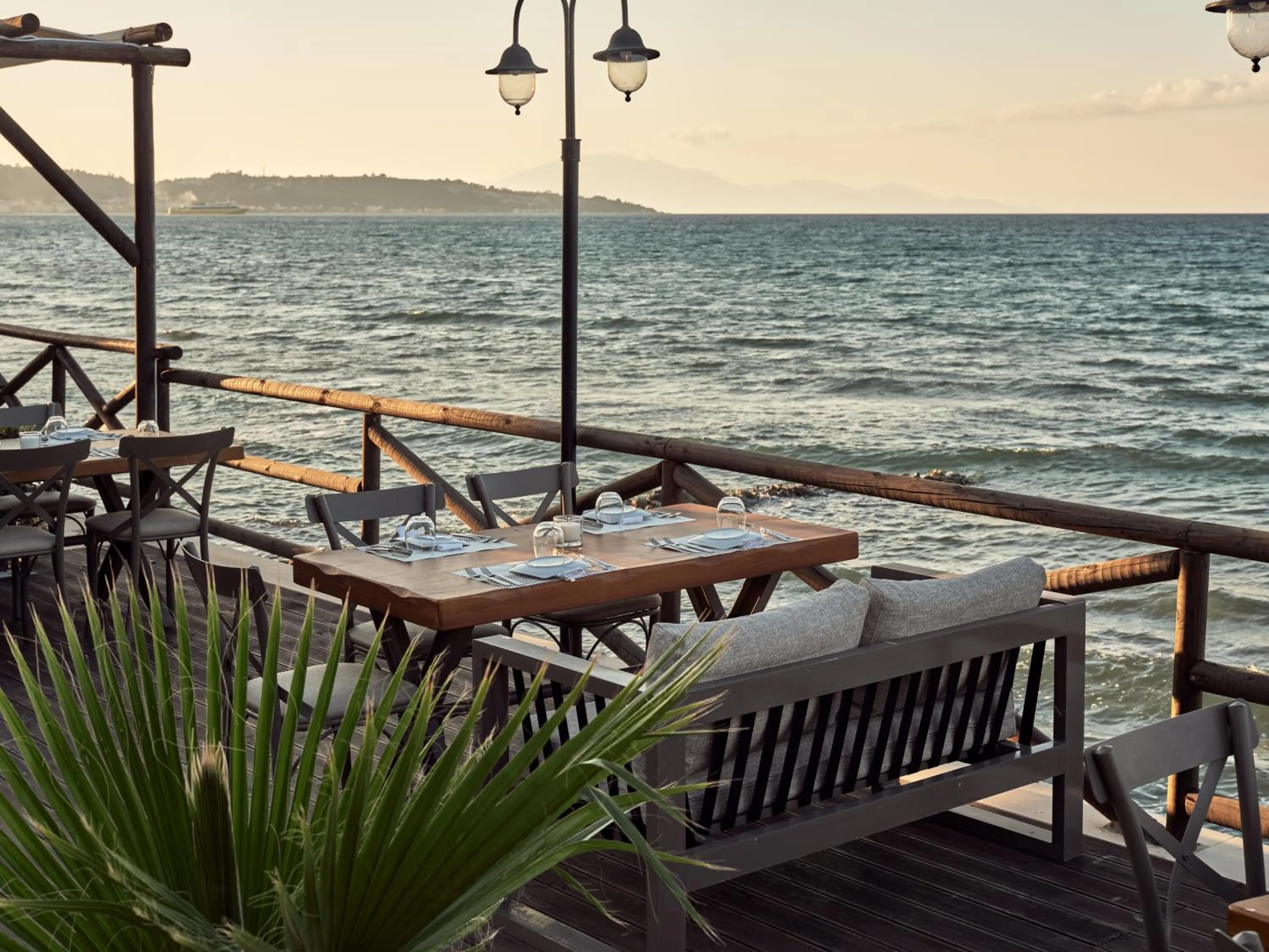 Restaurant/places to eat in Windmill Bay Hotel