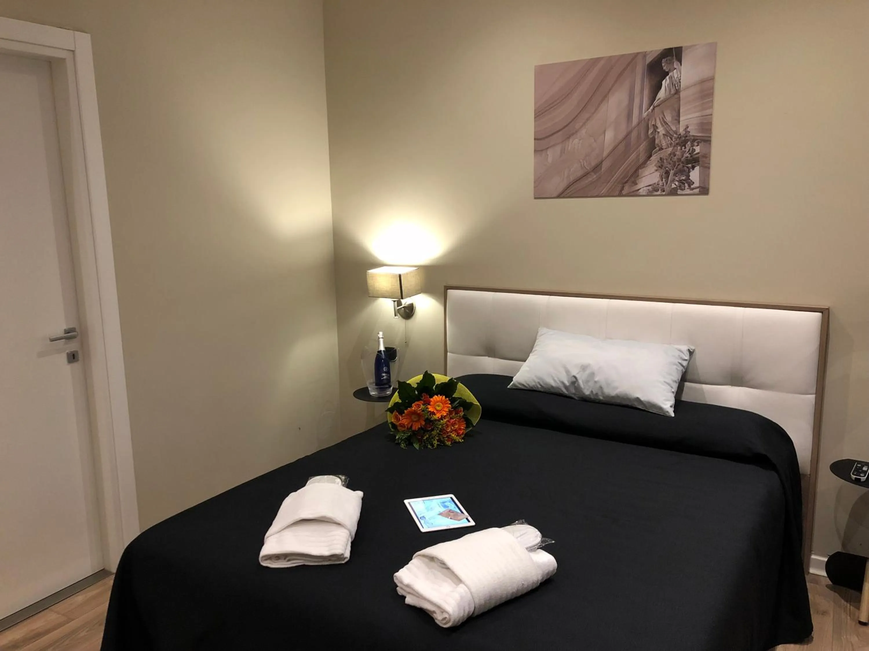 Bedroom, Bed in Trevi Portrait