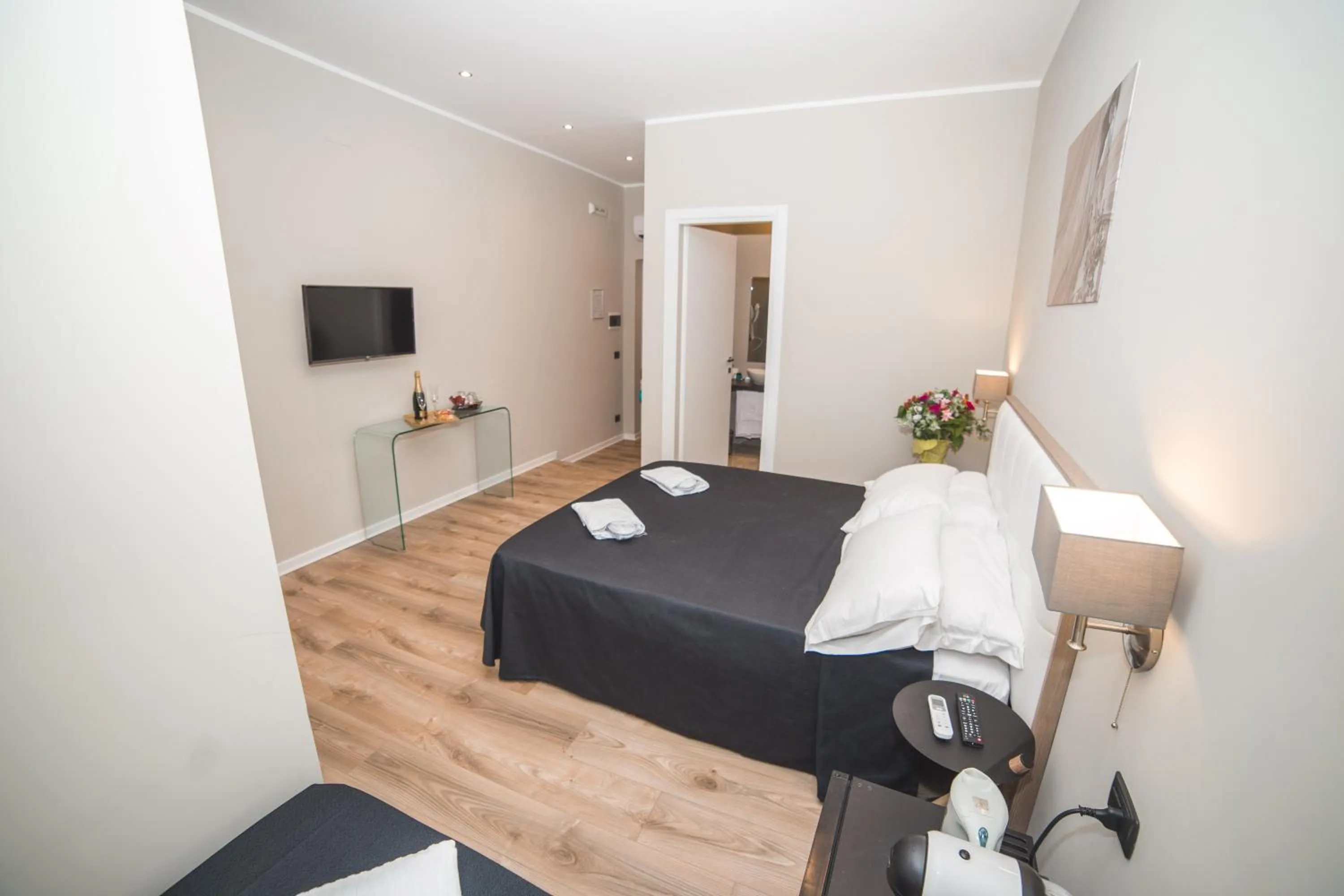 Bedroom, Bed in Trevi Portrait