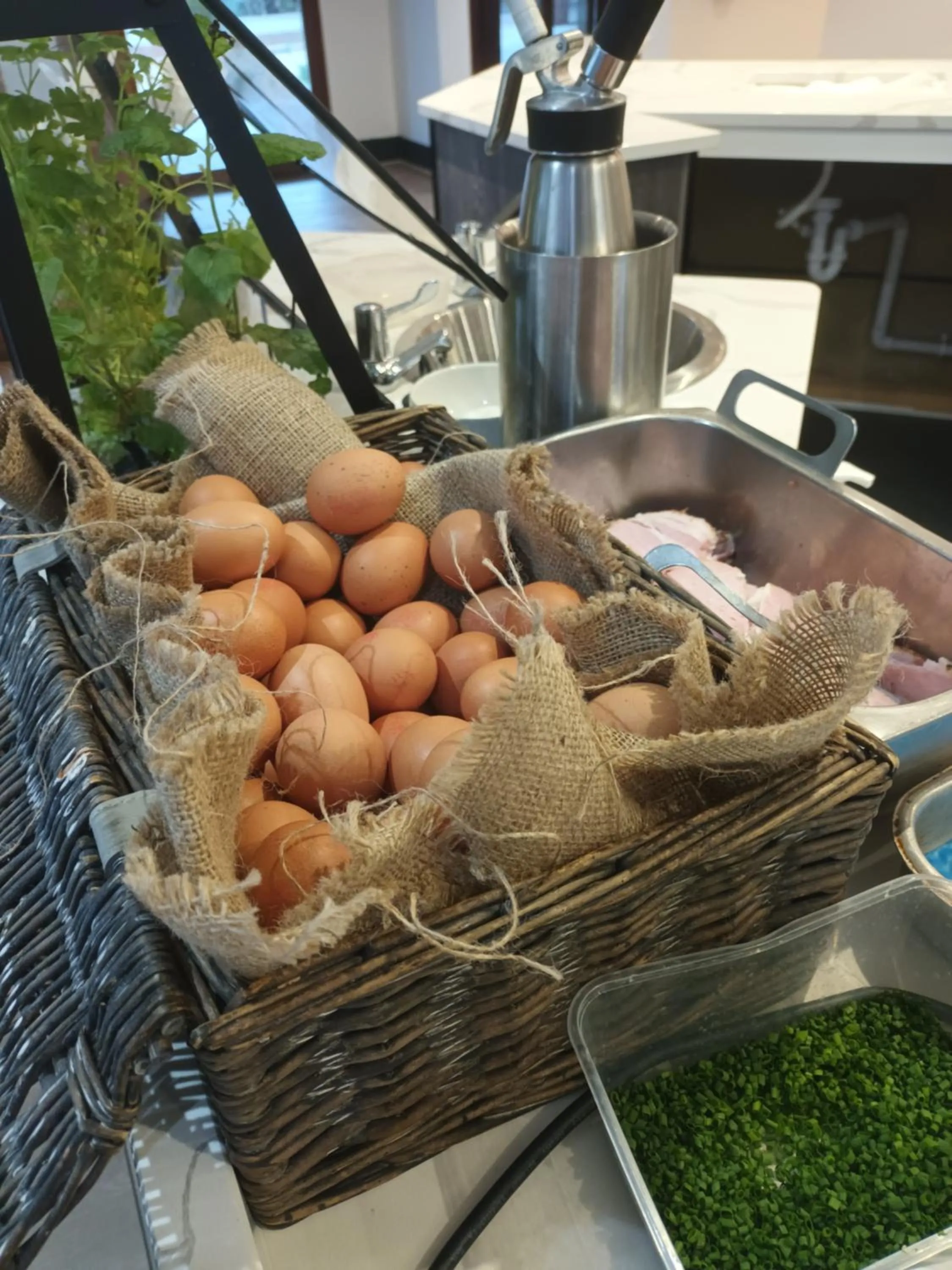 Restaurant/places to eat in CIM Business Centre