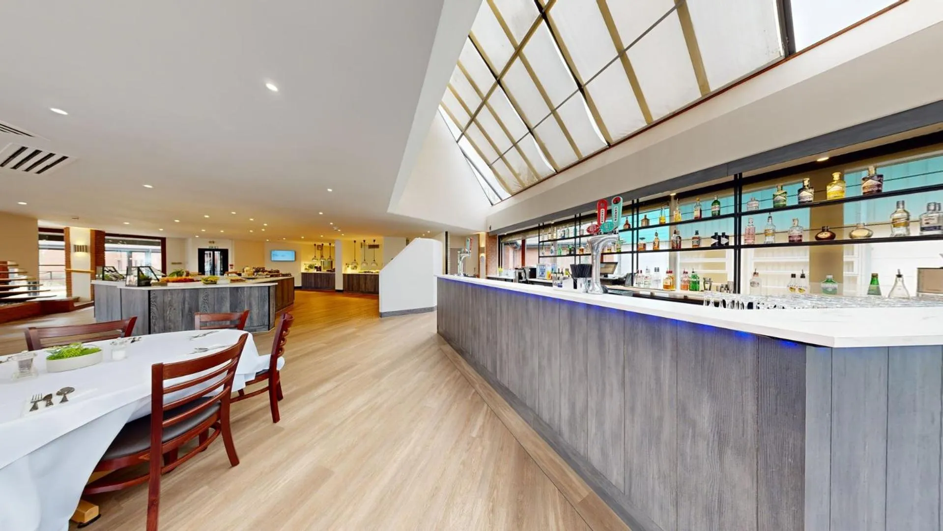 Restaurant/places to eat in CIM Business Centre